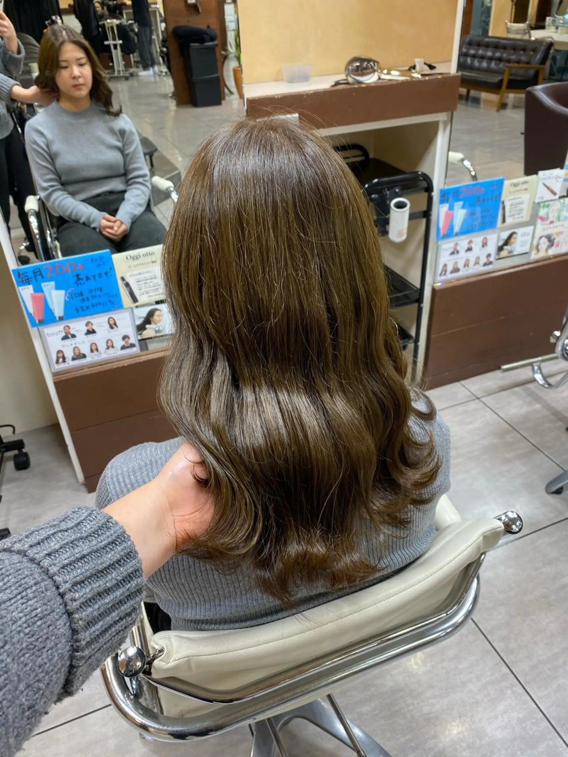 セミロング カラー ヘアアレンジ HAIRSALONLOOP所属・川上 麻梨阿のヘアスタイル