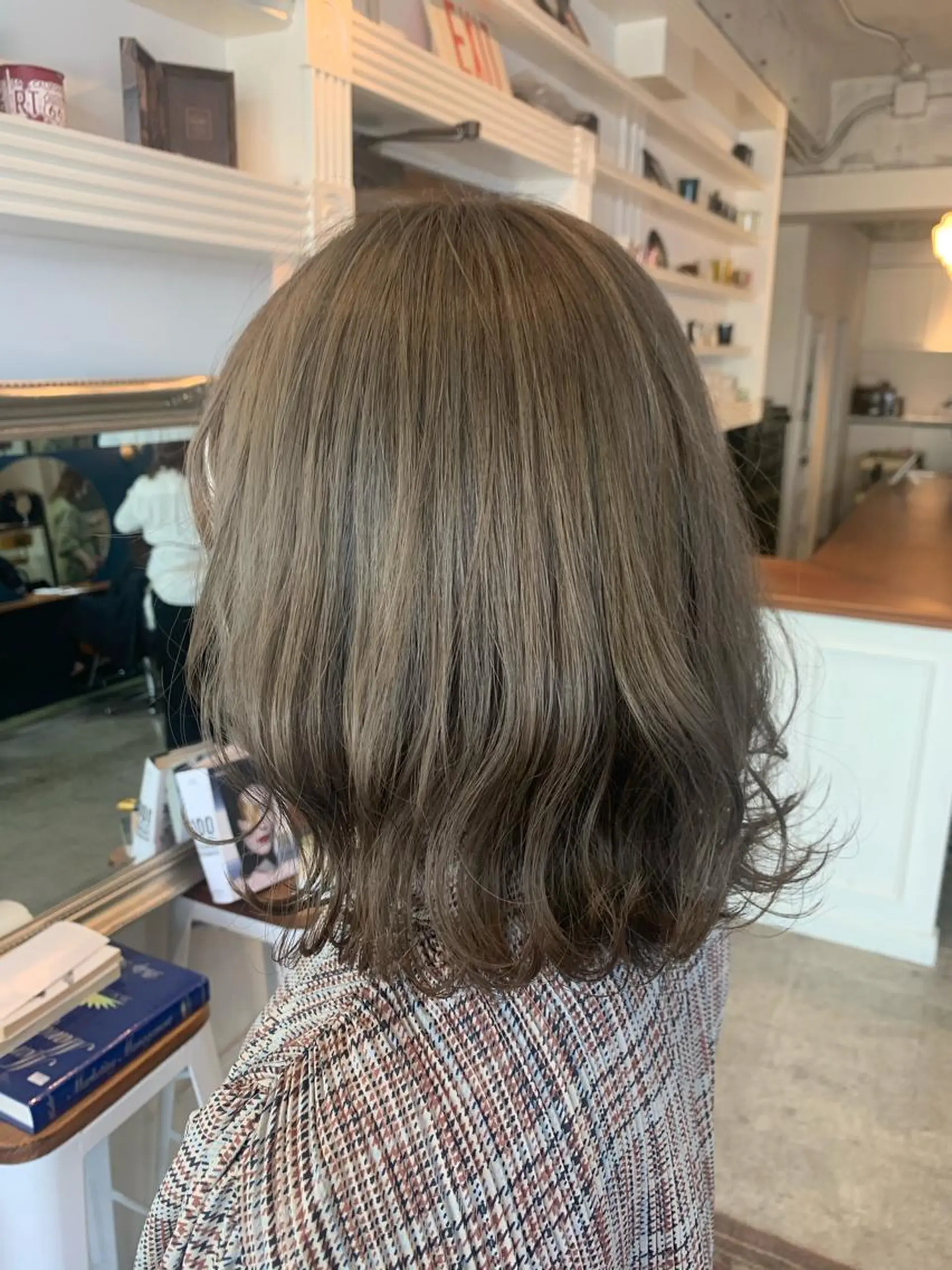 ミディアム カラー ヘアアレンジ ベージュカラー ミルクティーベージュ ヘアカラー トリートメント ヘアセット 金子 廉のヘアスタイル