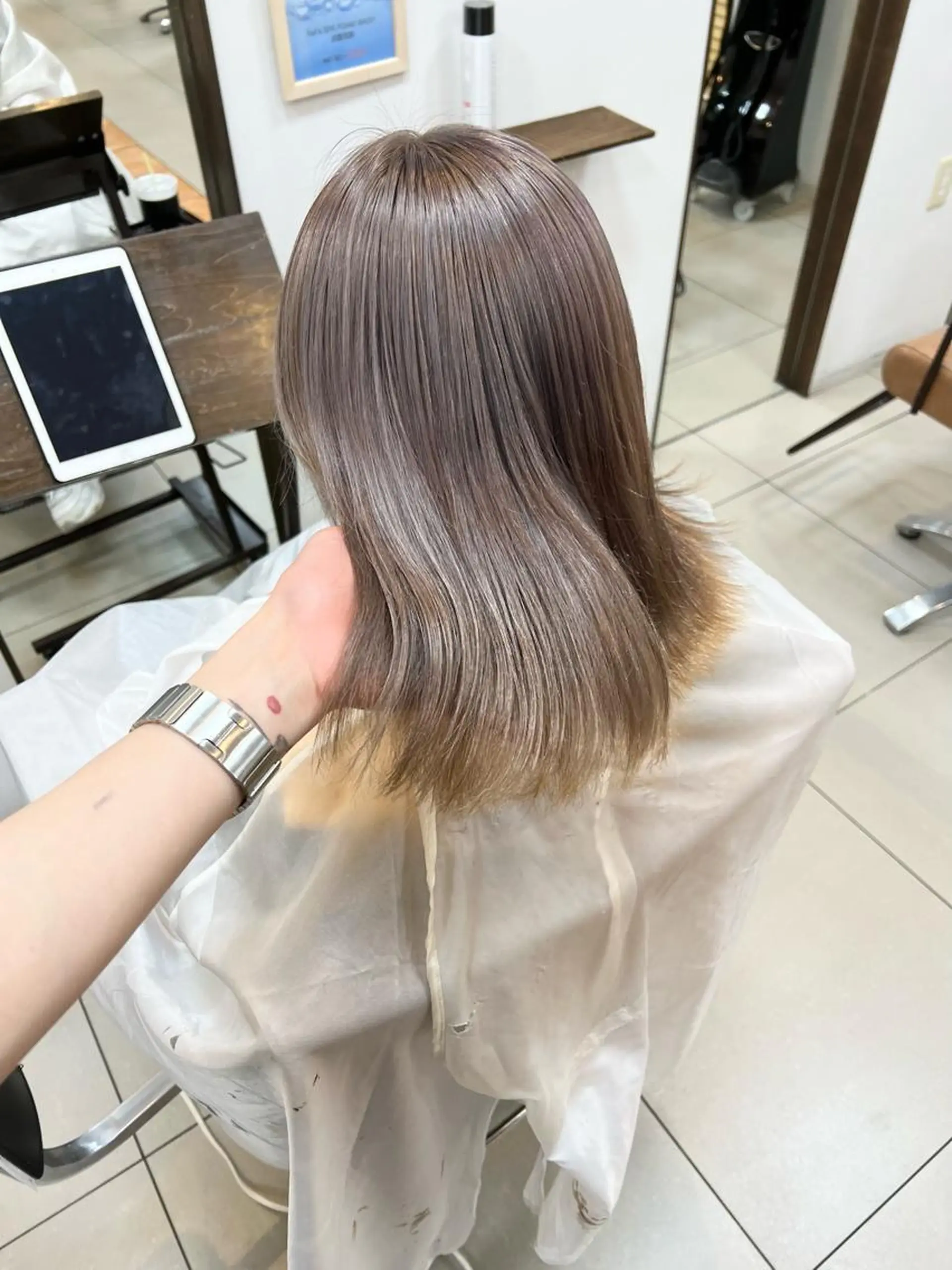 ミディアム カラー ダブルカラー グレージュ SOYONなんば店 ／韓国風のヘアスタイル