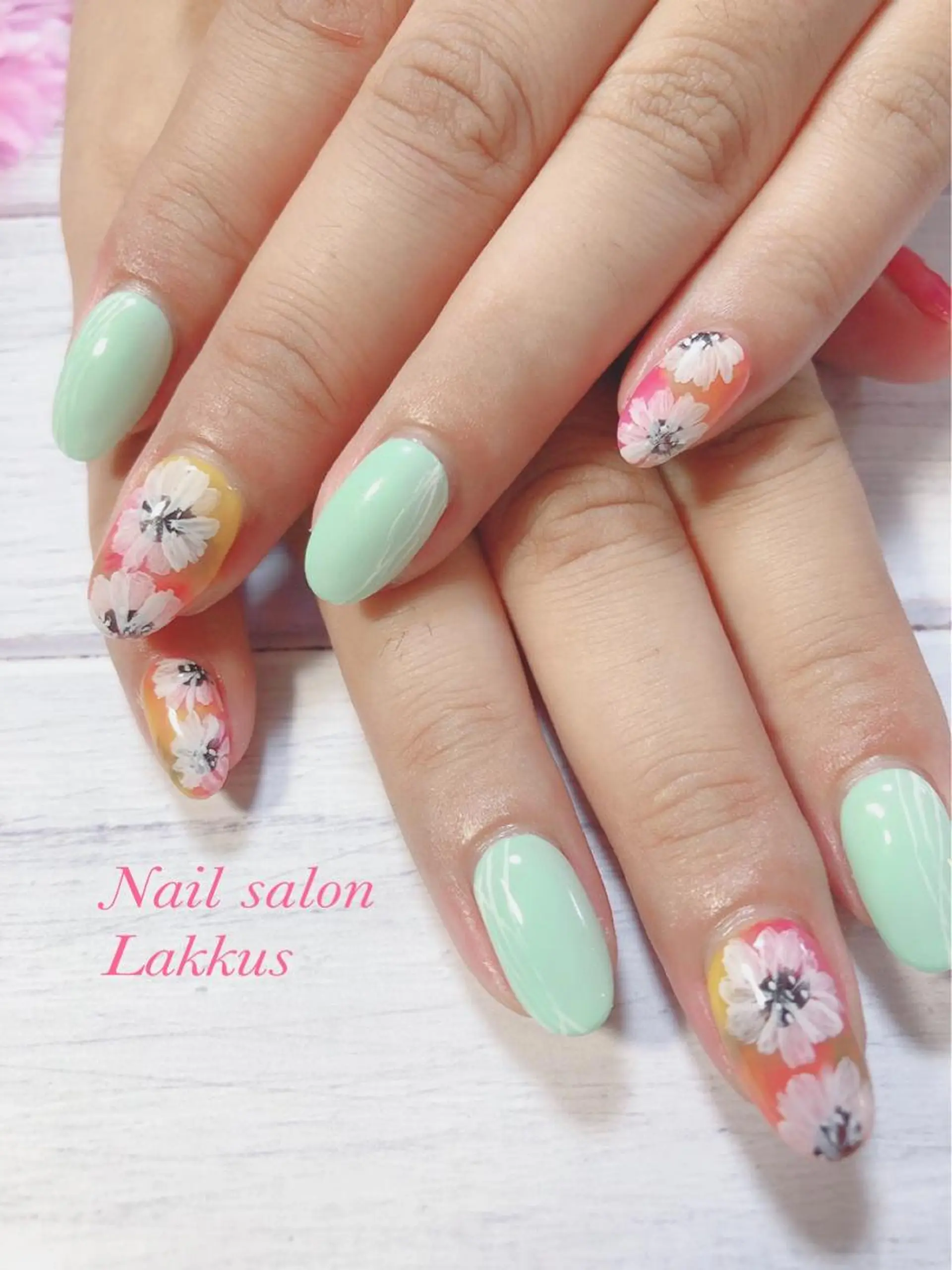 ネイル Lakkus T－CHIのネイルデザイン