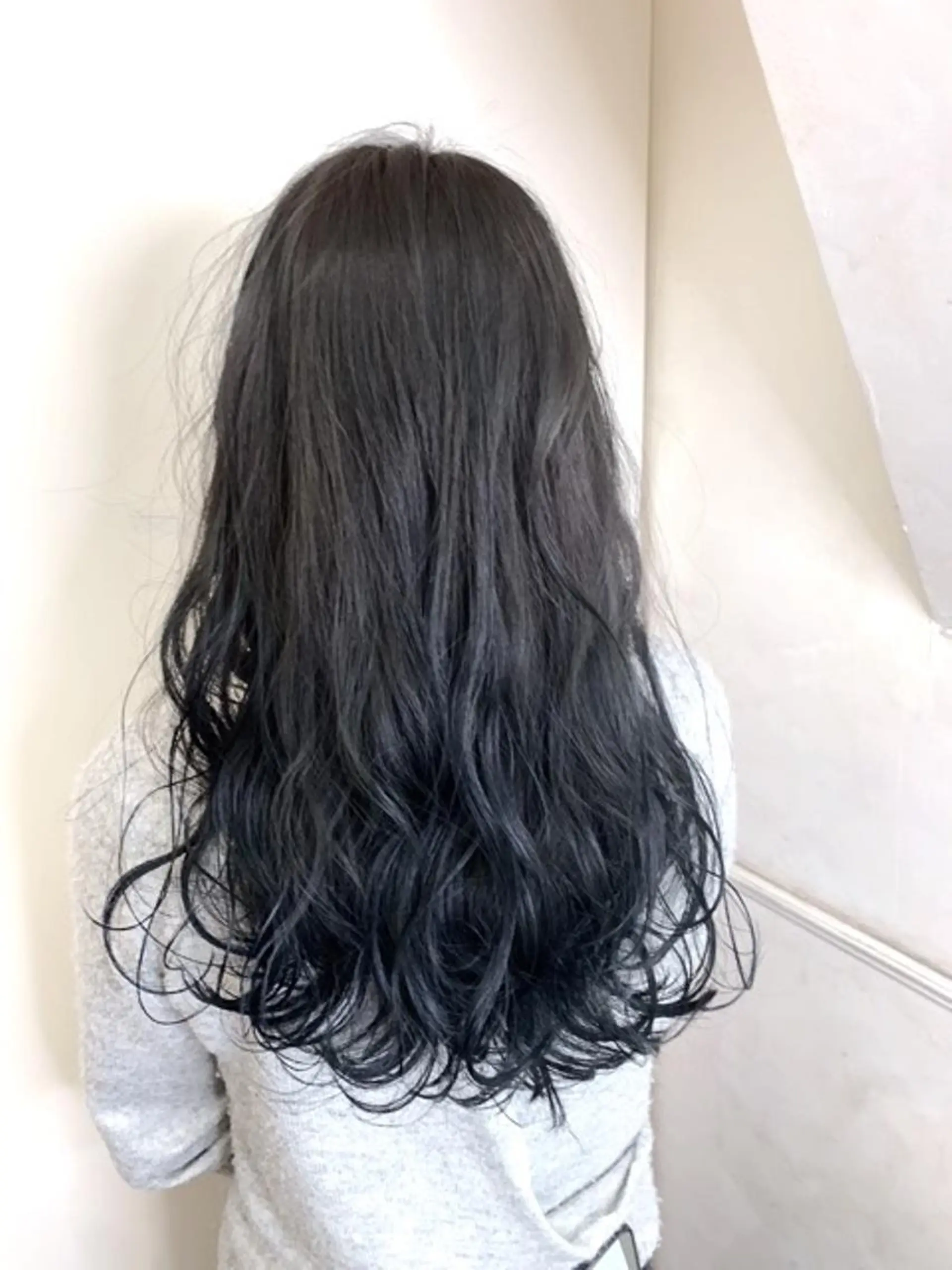 ロング カラー バレイヤージュ グレージュ レイヤーカット nameless 心斎橋のヘアスタイル