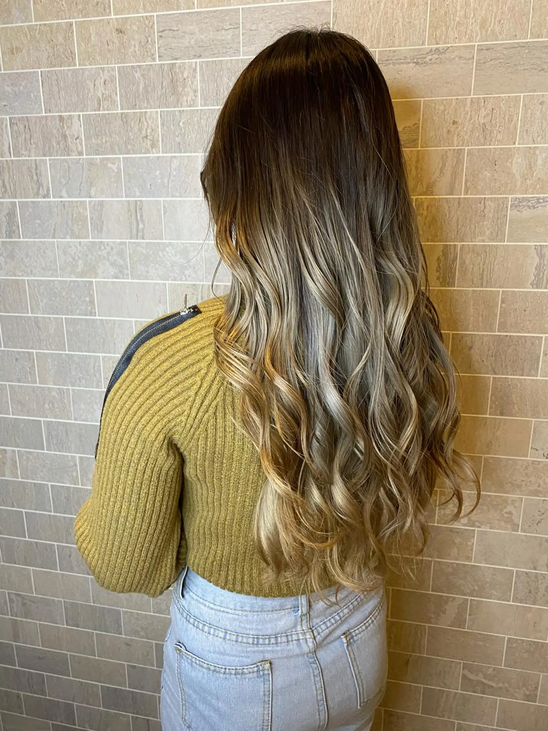 ロング ブリーチ毛矯正.髪質 改善.髪にドラマをのヘアスタイル