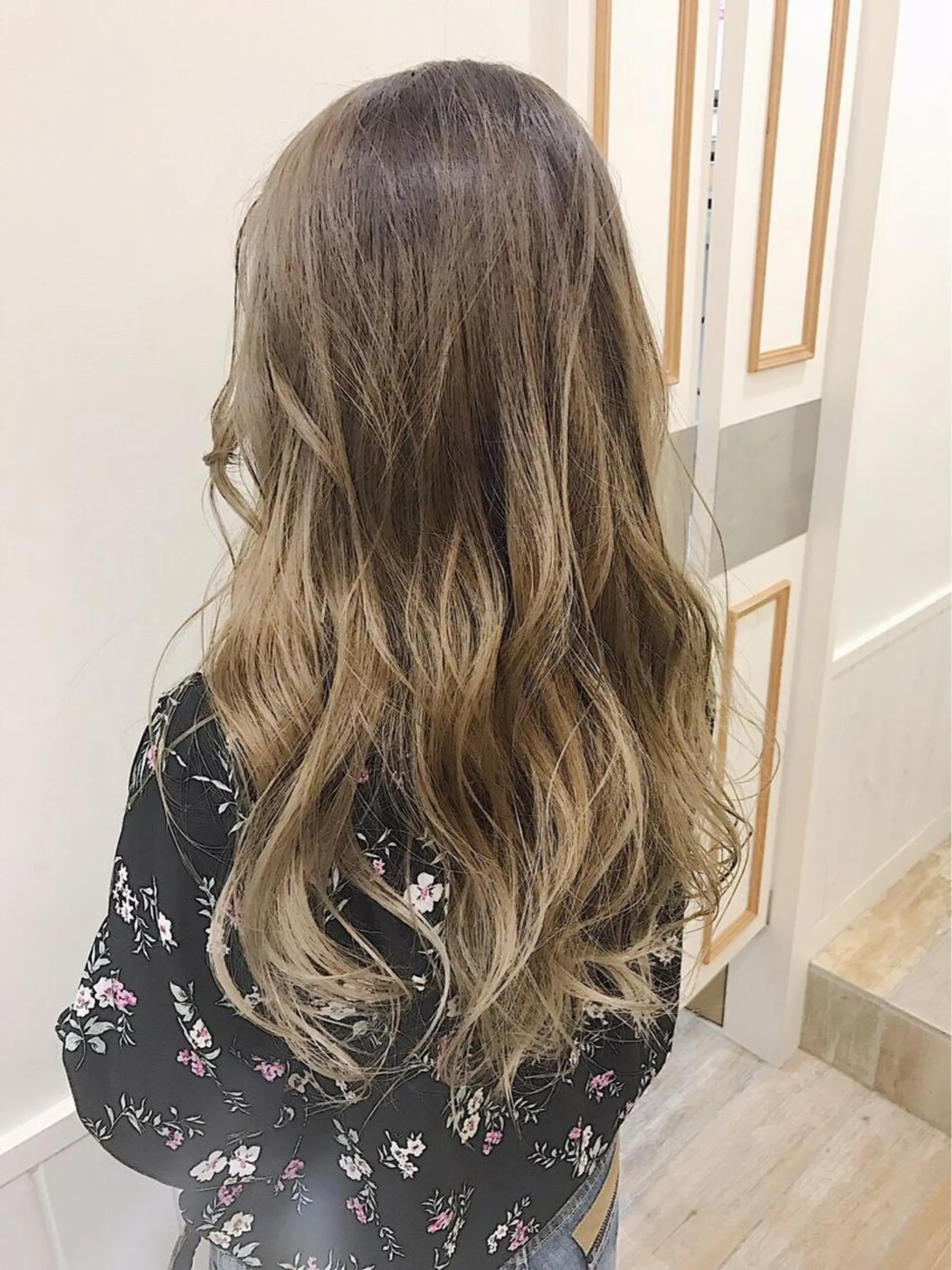 ロング カラー ヘアカラー 宮内 真乃のヘアスタイル