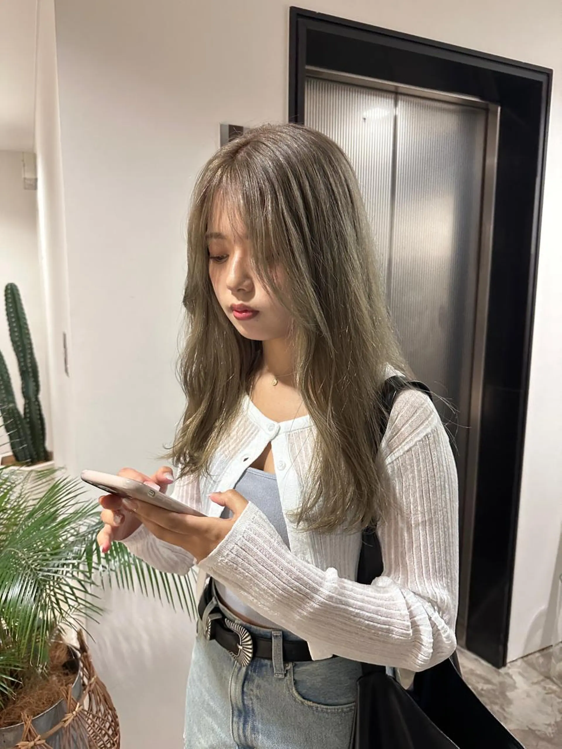 ロング カラー ベージュカラー ブリーチ ハイトーンカラー 髪質改善 hina／似合わせ color／髪質改善のヘアスタイル