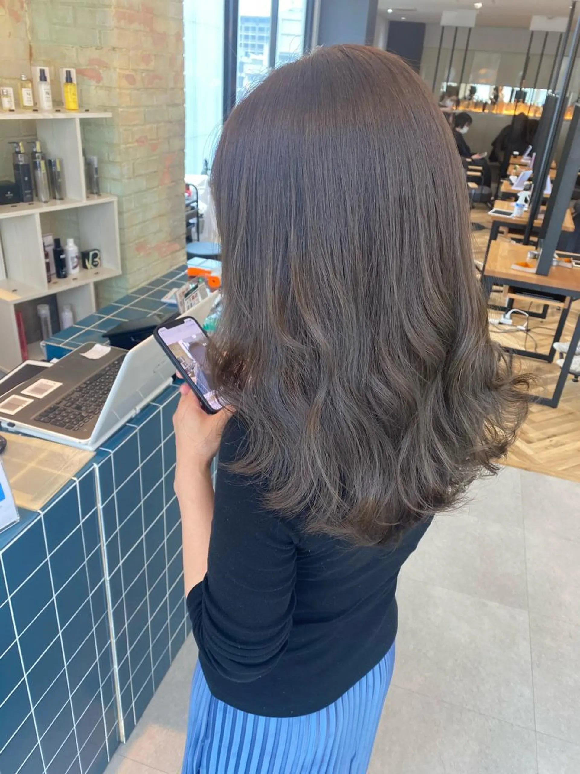 セミロング カラー アディクシーカラー YUNA ユウナのヘアスタイル