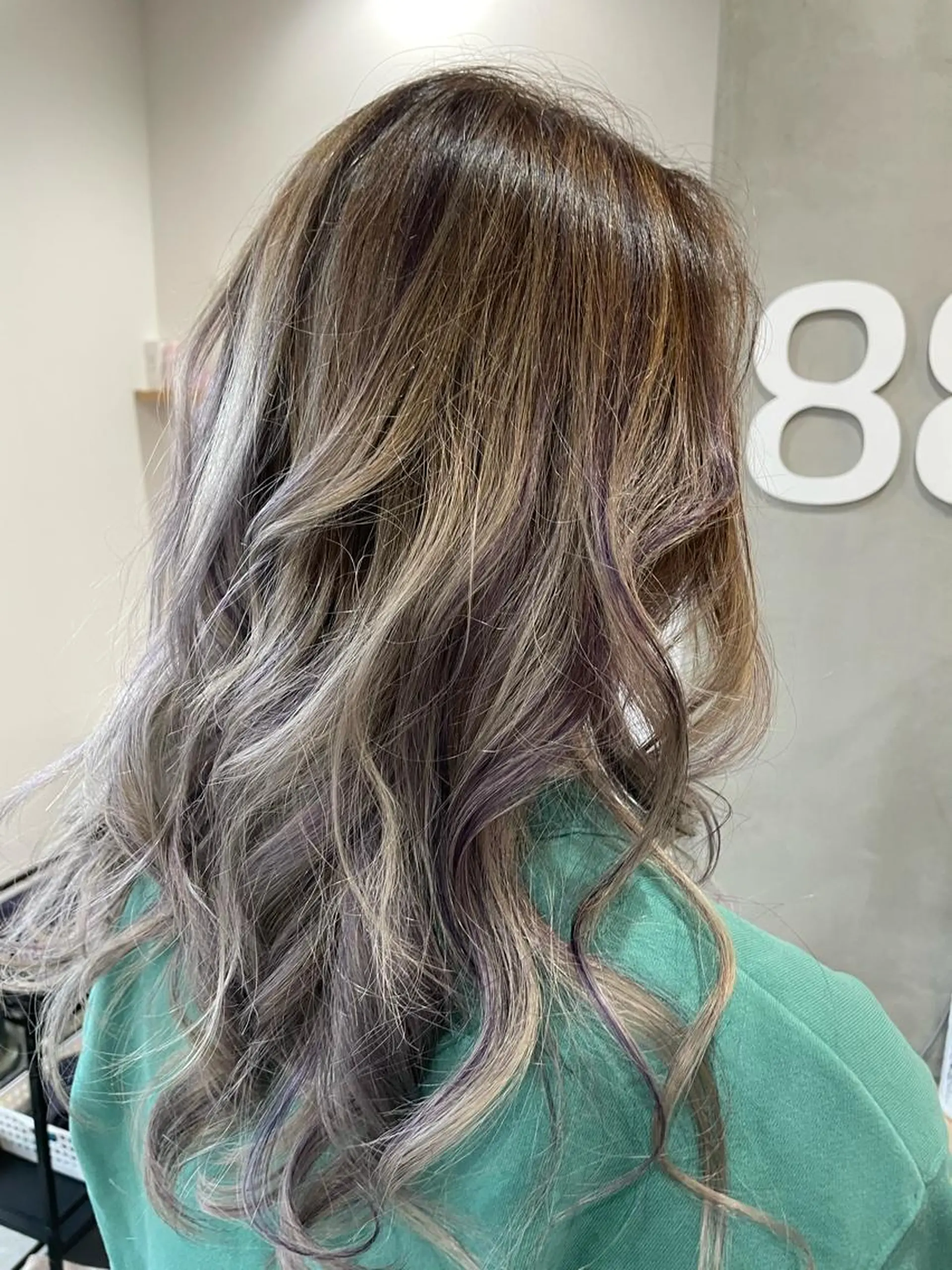 ロング カラー ハイライトカラー バイオレットカラー ハイライト オーブヘア宇都宮店所属・大橋 綾子のヘアスタイル