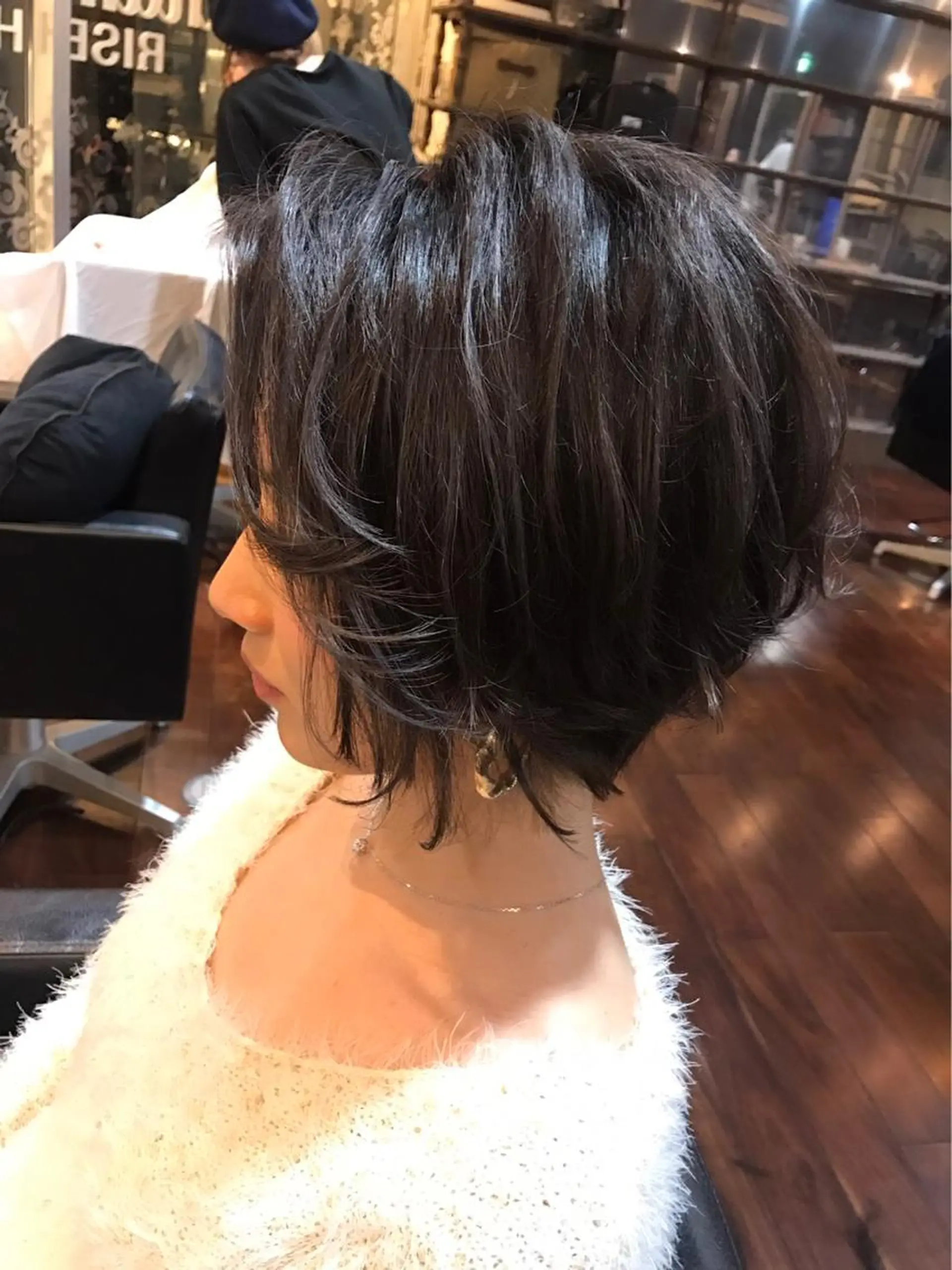 ショート カラー ショートレイヤー アッシュ アッシュグレー レイヤーカット ショートヘア カット ヘアカラー トリートメント 吉本 yoshimotoのヘアスタイル