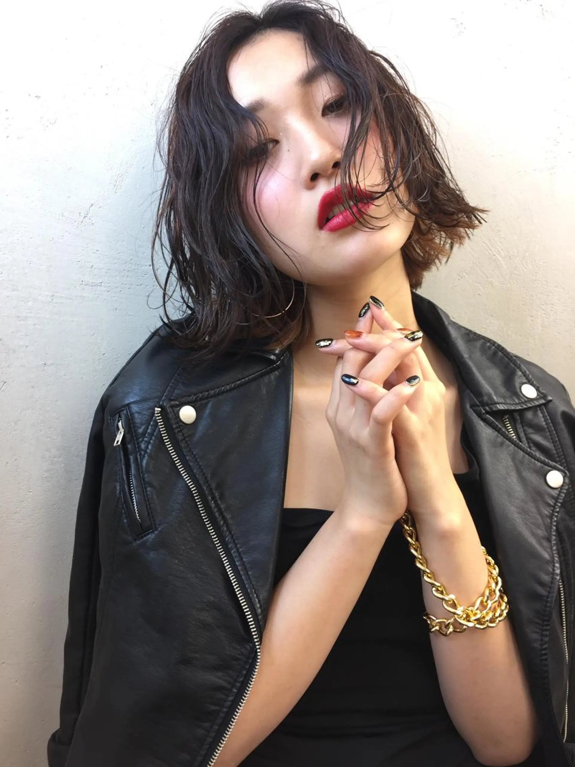ショート ボブ TOMOYAレイヤー ブリーチ縮毛矯正のヘアスタイル