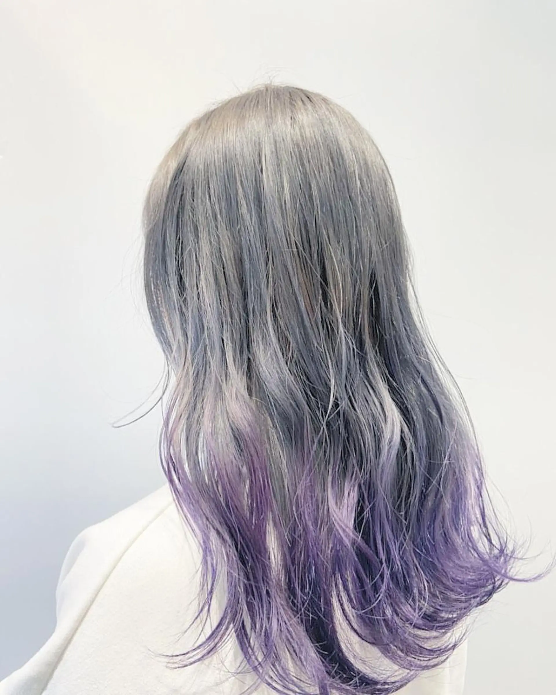 ロング カラー ブリーチ ワタナベ テルマサのヘアスタイル