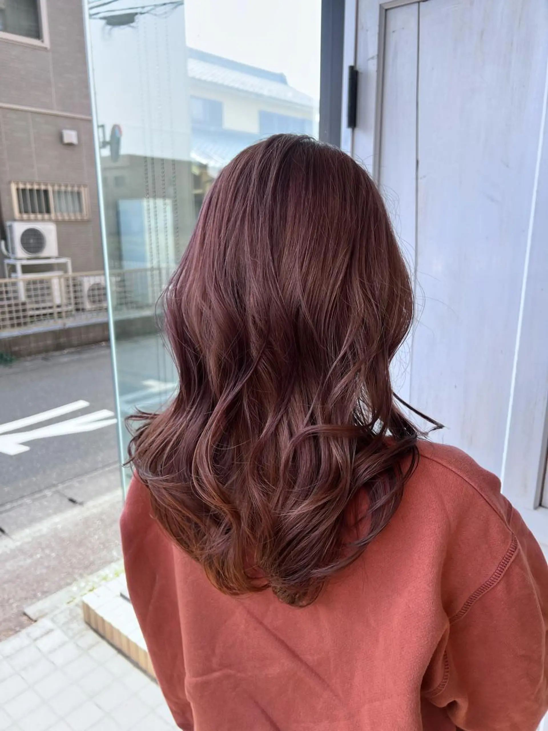 ロング カラー ブリーチ ブラウンカラー ピンクカラー ピンクブラウン ヘアカラー トリートメント ツキダテ ユイのヘアスタイル