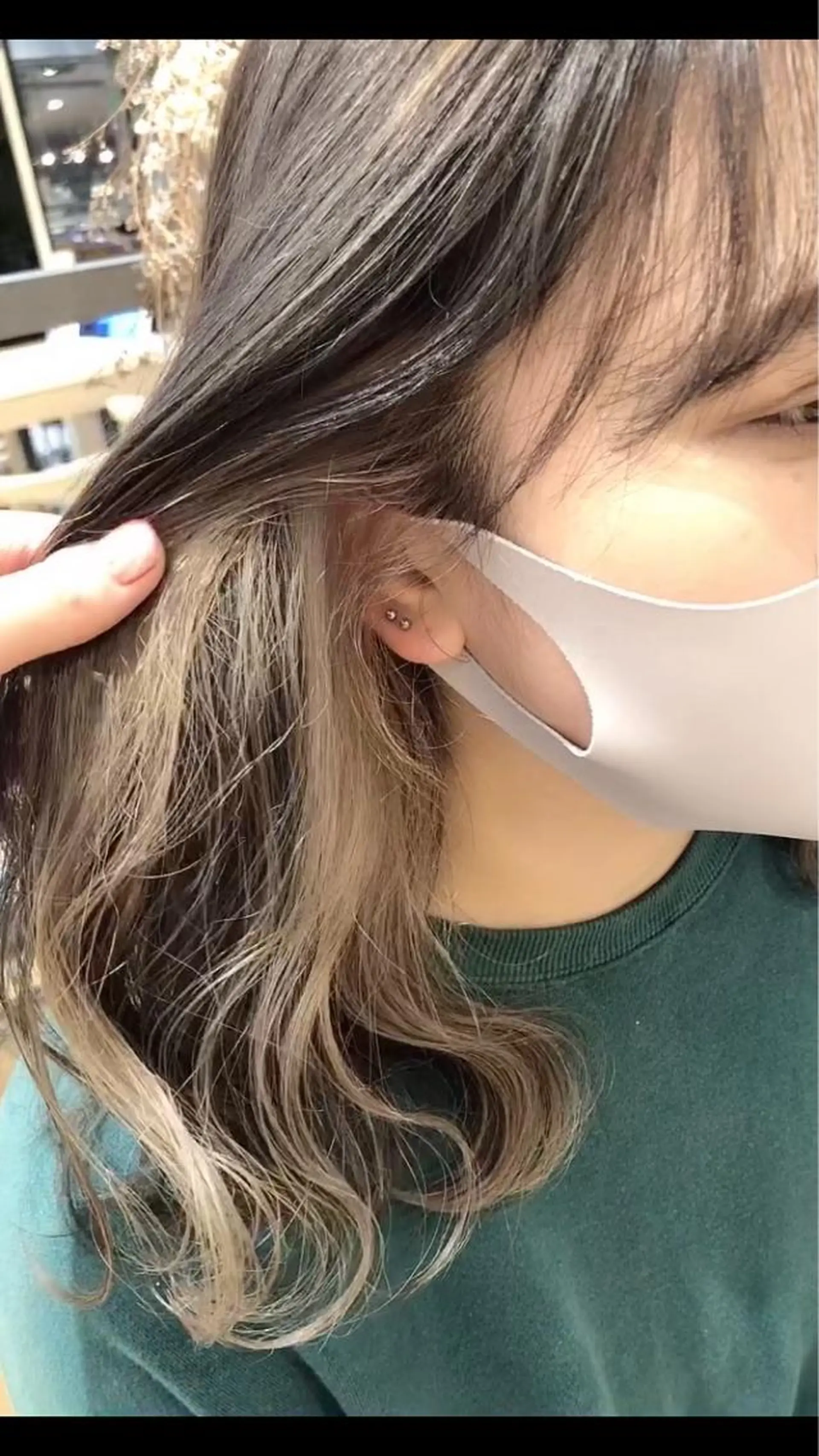 ミディアム カラー ベージュカラー イヤリングカラー 三村 桜生のヘアスタイル