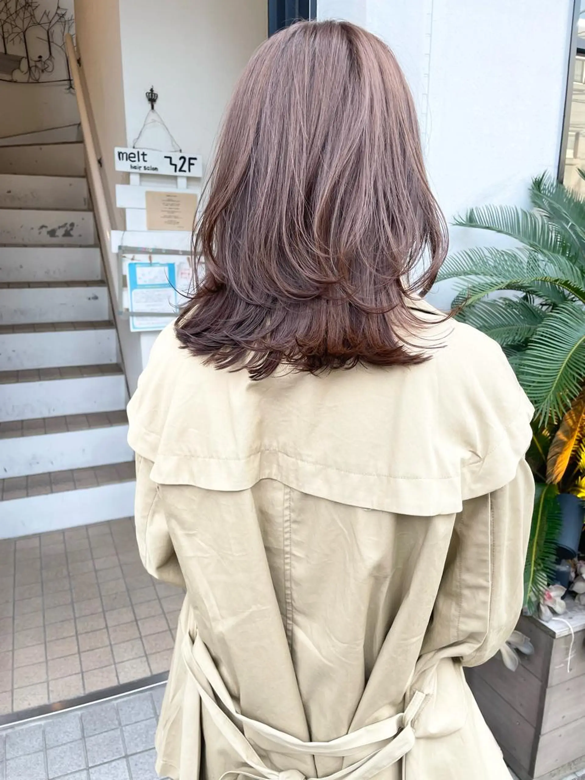 ミディアム カラー ボブレイヤー ベージュカラー ブリーチ 透明感カラー グレージュ 🩰オリーブ/ ベージュ松本咲花🩰のヘアスタイル