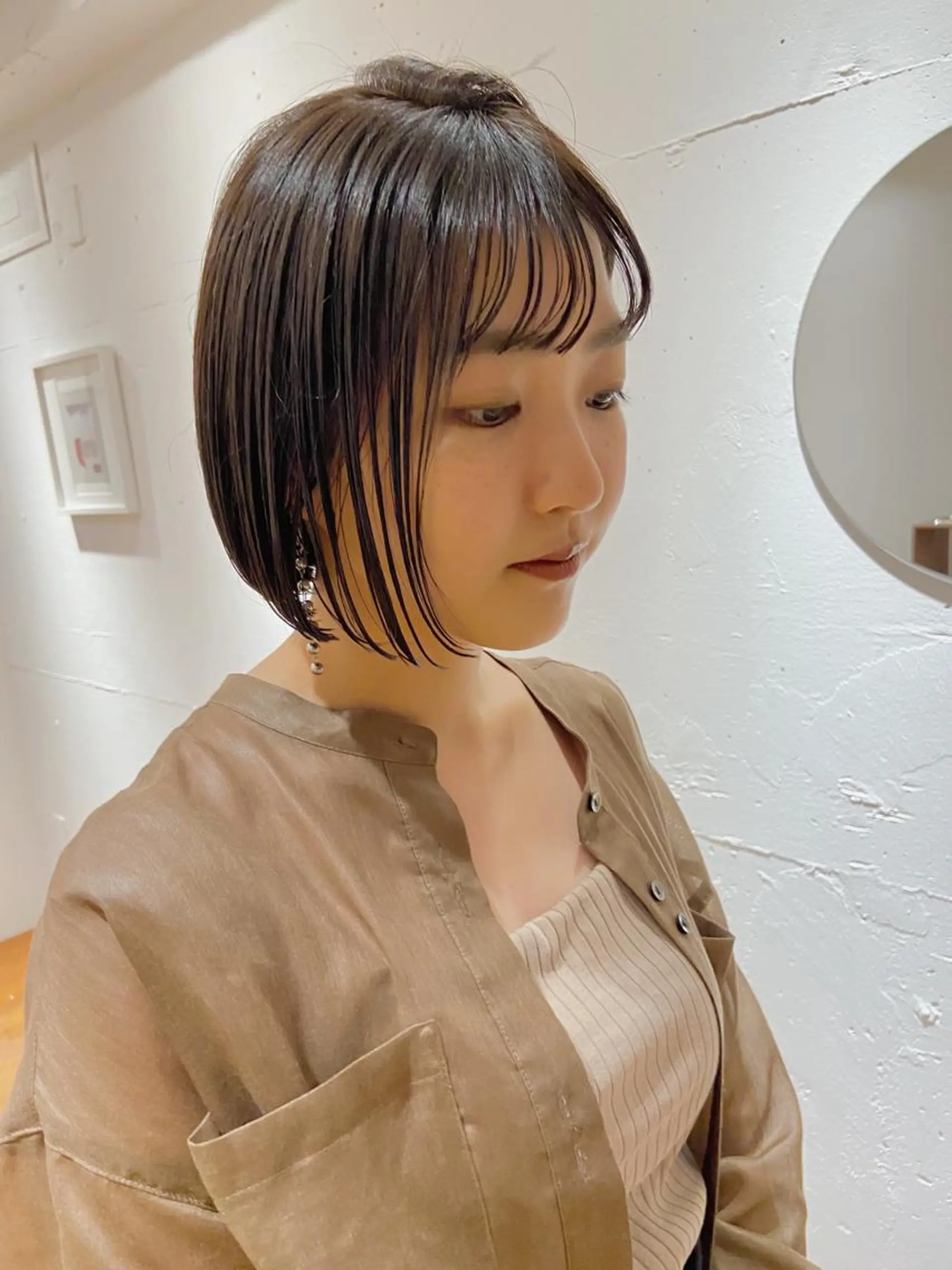 ミディアム カラー IVORY.所属・🟩くすみベージュ/ ショート/ボブ/大司のヘアスタイル