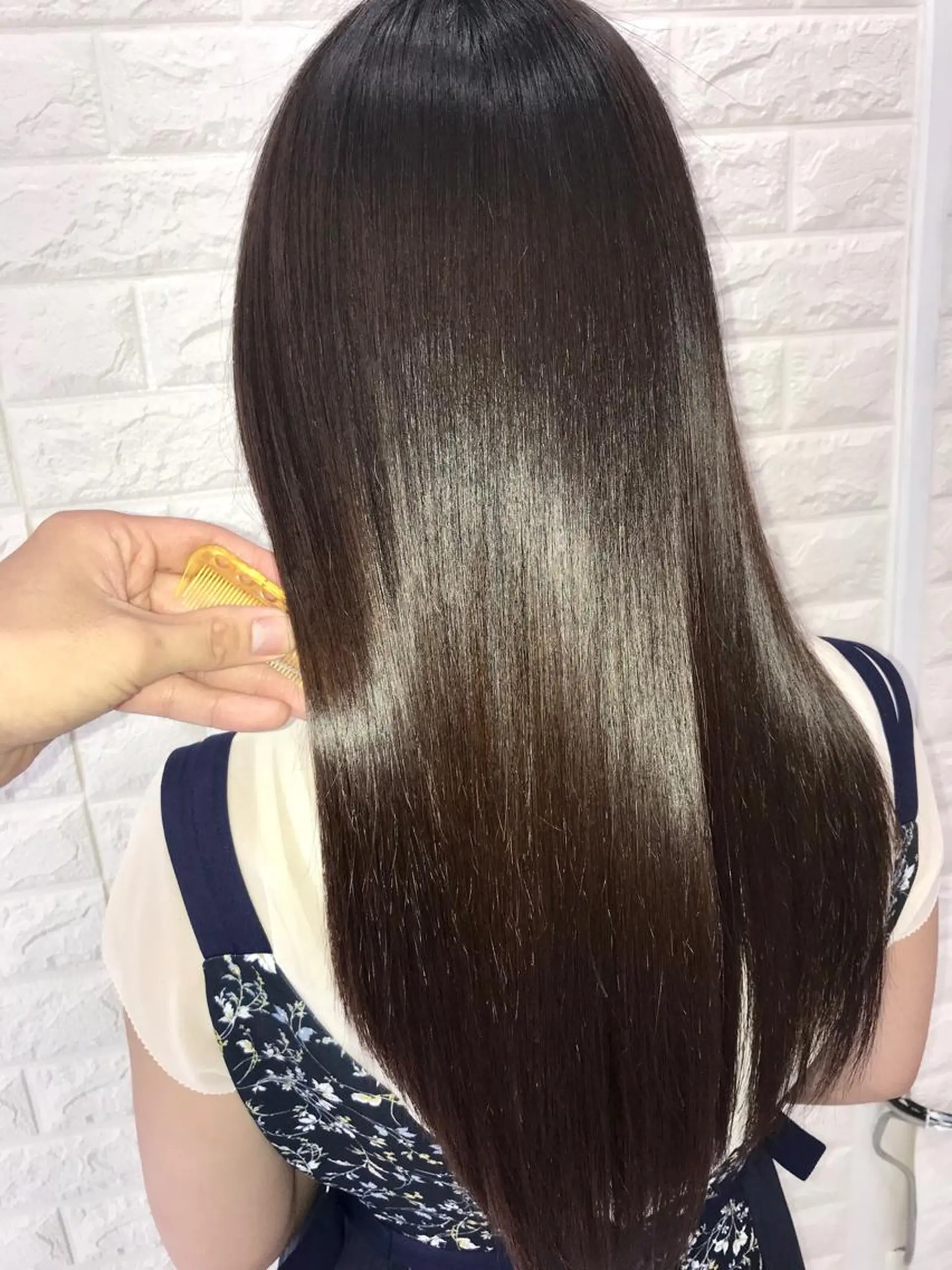 セミロング カット ヘアカラー トリートメント 20代半ば上質なへア ケア 髪質改善 大西のヘアスタイル