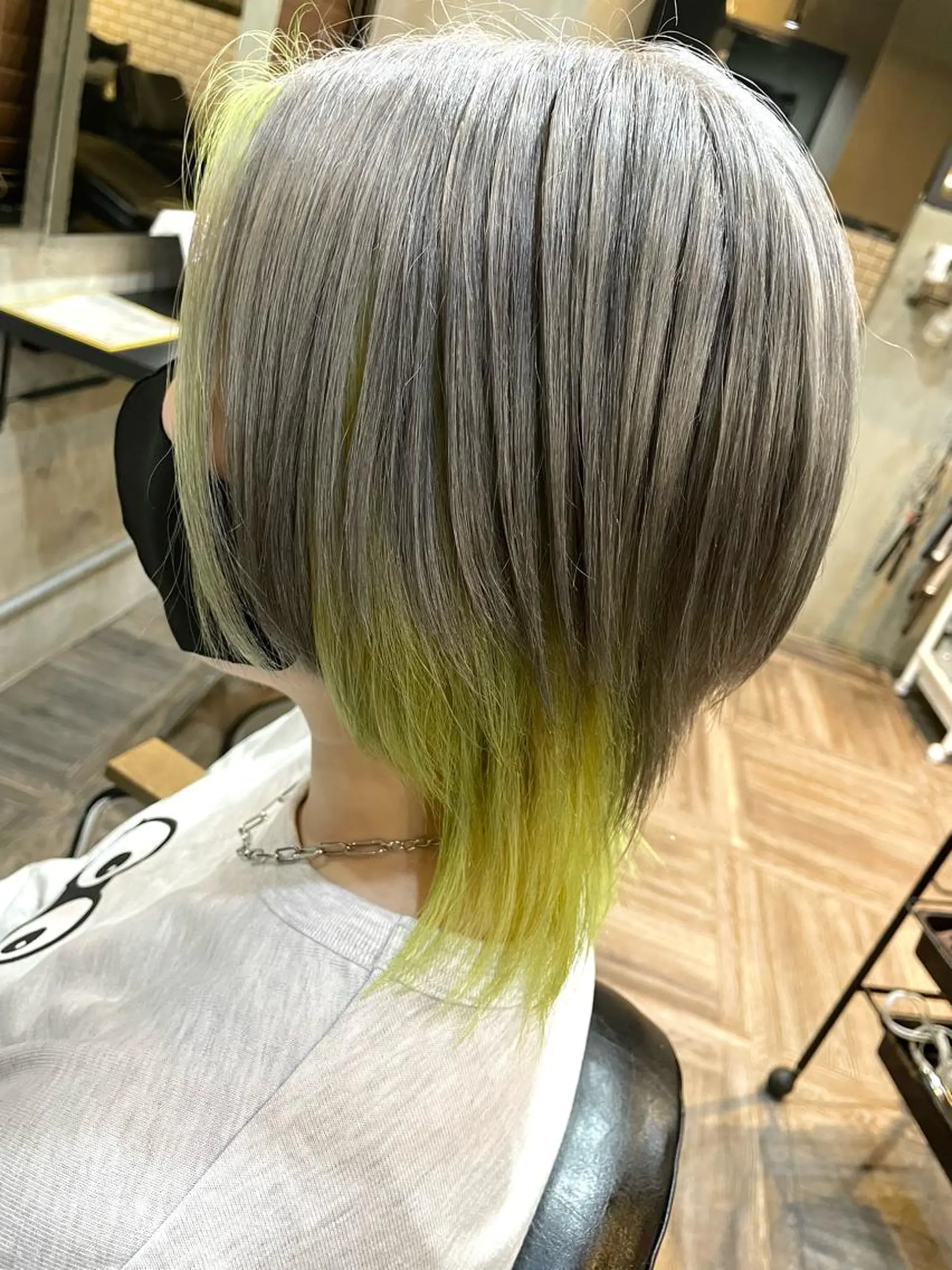 ミディアム カラー シルバー ホワイトシルバー La fith 店長 城谷颯人のヘアスタイル