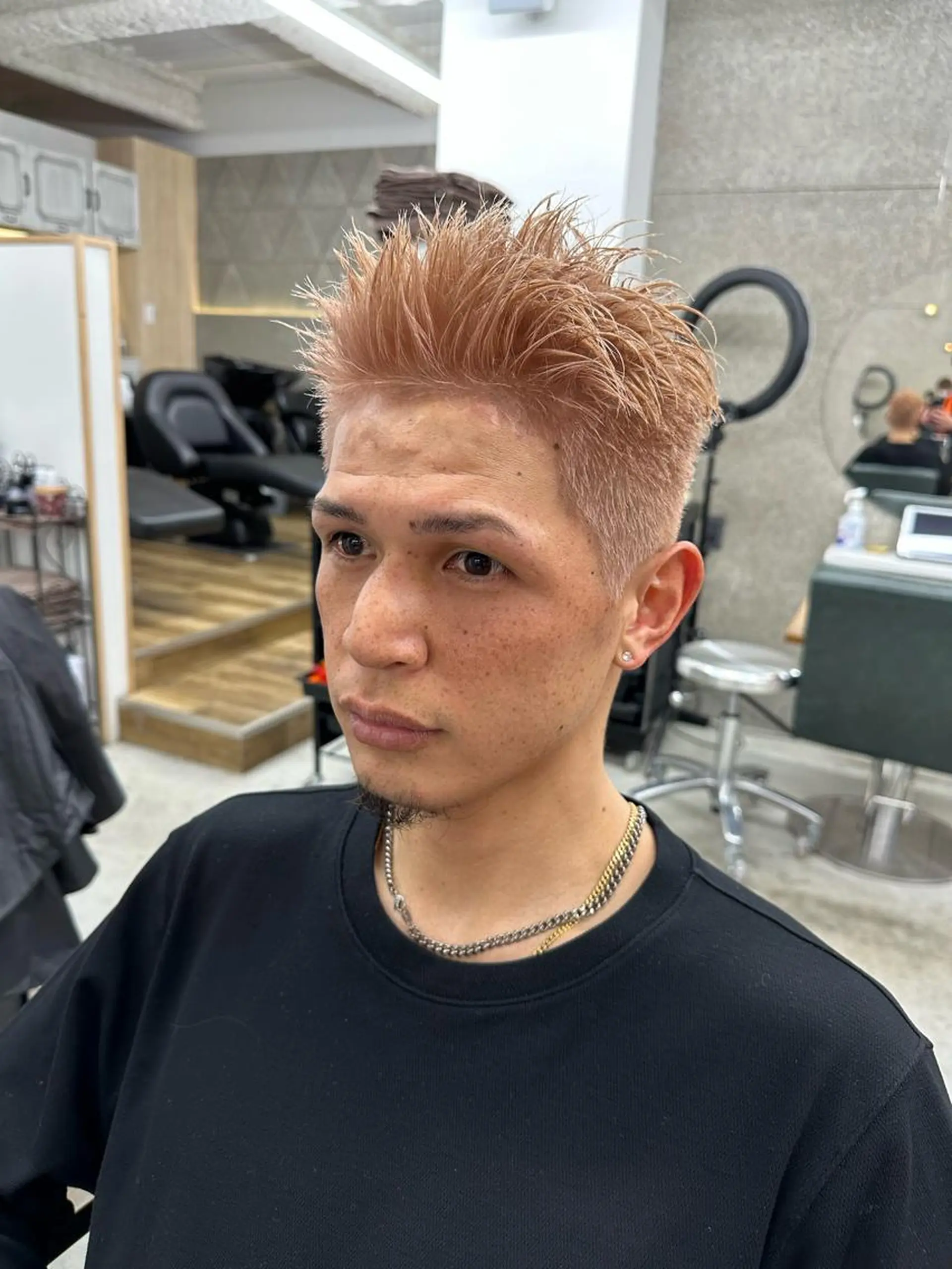 ショート カラー メンズ スパイキーショート ベージュカラー ピンクカラー ピンクベージュ ショートヘア ヘアカラー 八谷 将平のヘアスタイル