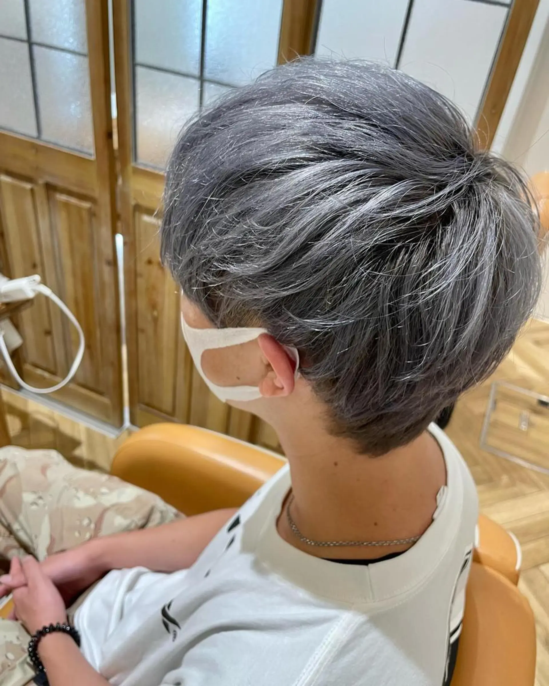 ミディアム カラー パーマ ヘアアレンジ メンズ キッズ ネイル マツエク・マツパ メンズハイトーン ブルーカラー ハイトーンカラー シルバー ブルー 🫧垢抜けヘア🫧 SHIORIのヘアスタイル