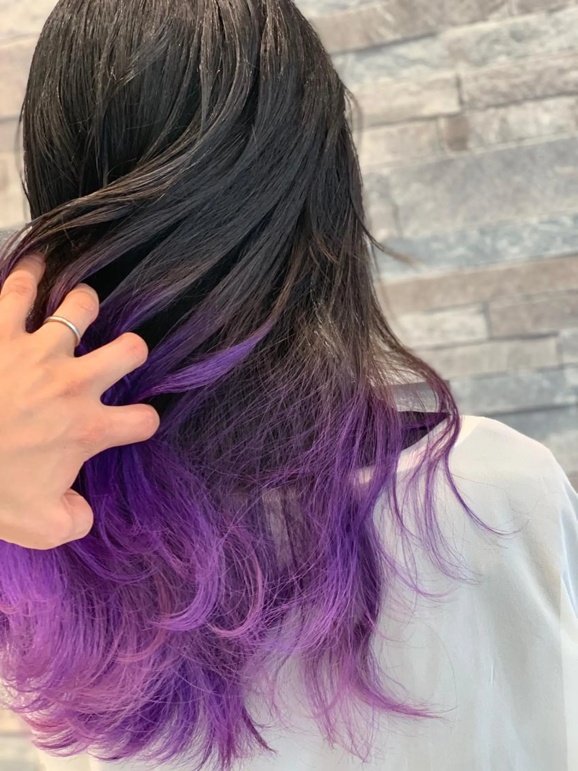 セミロング カラー グラデーションカラー パープルカラー カラーと言ったら SAWARAのヘアスタイル