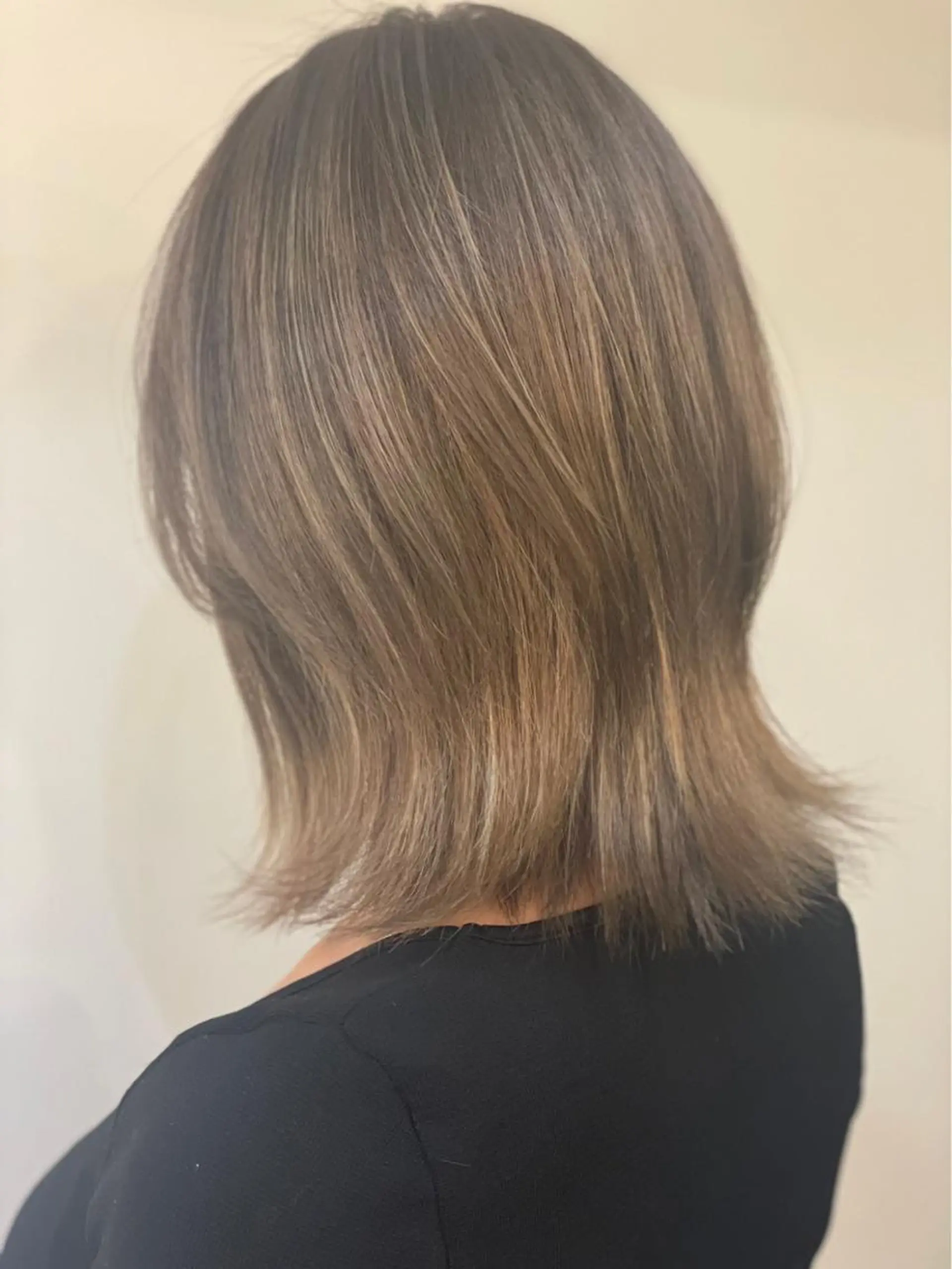 ショート ボブ くびれヘア 外ハネヘア 新宿／透明感カラー／ 阿久津凜のヘアスタイル