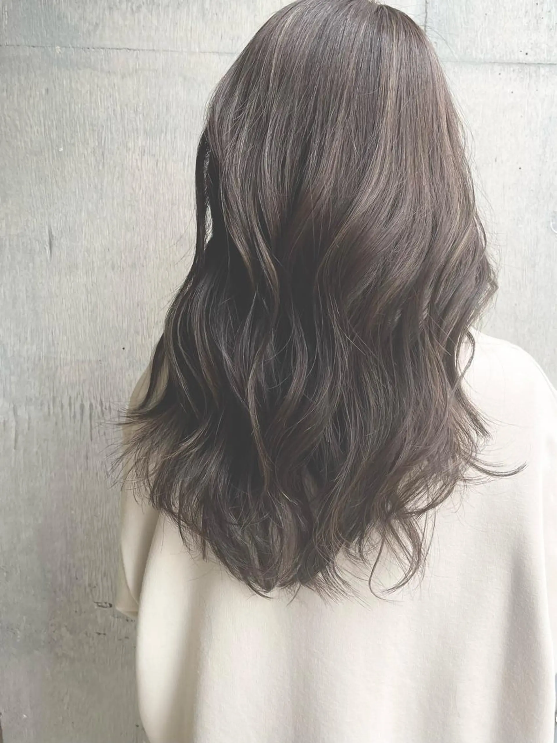 セミロング ハイライト ヘアカラー トリートメント 小林 正樹のヘアスタイル