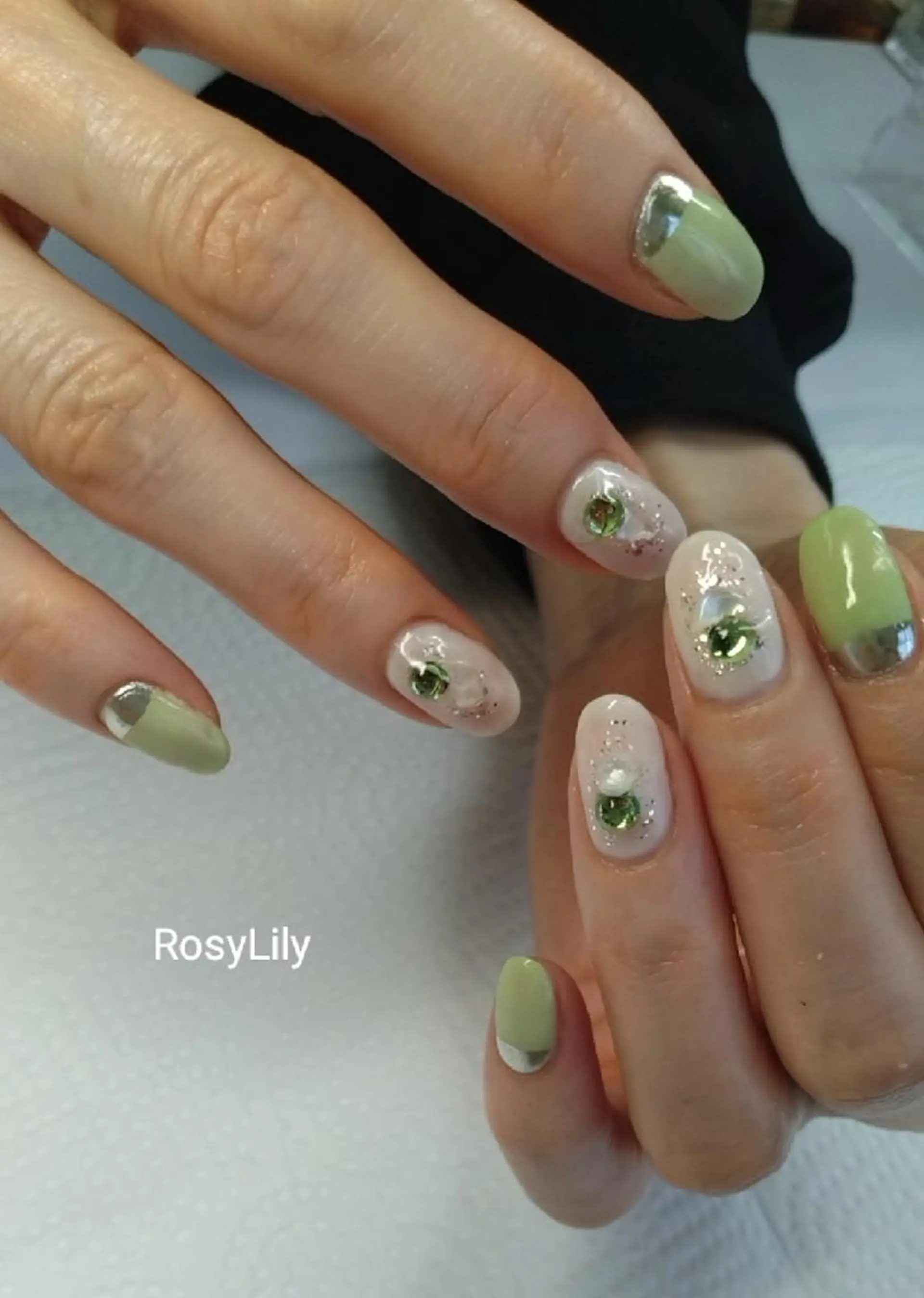 ネイル ミラーネイル 持ち込み プライベートサロン RosyLily所属・プライベートサロン Rosy Lilyのネイルデザイン