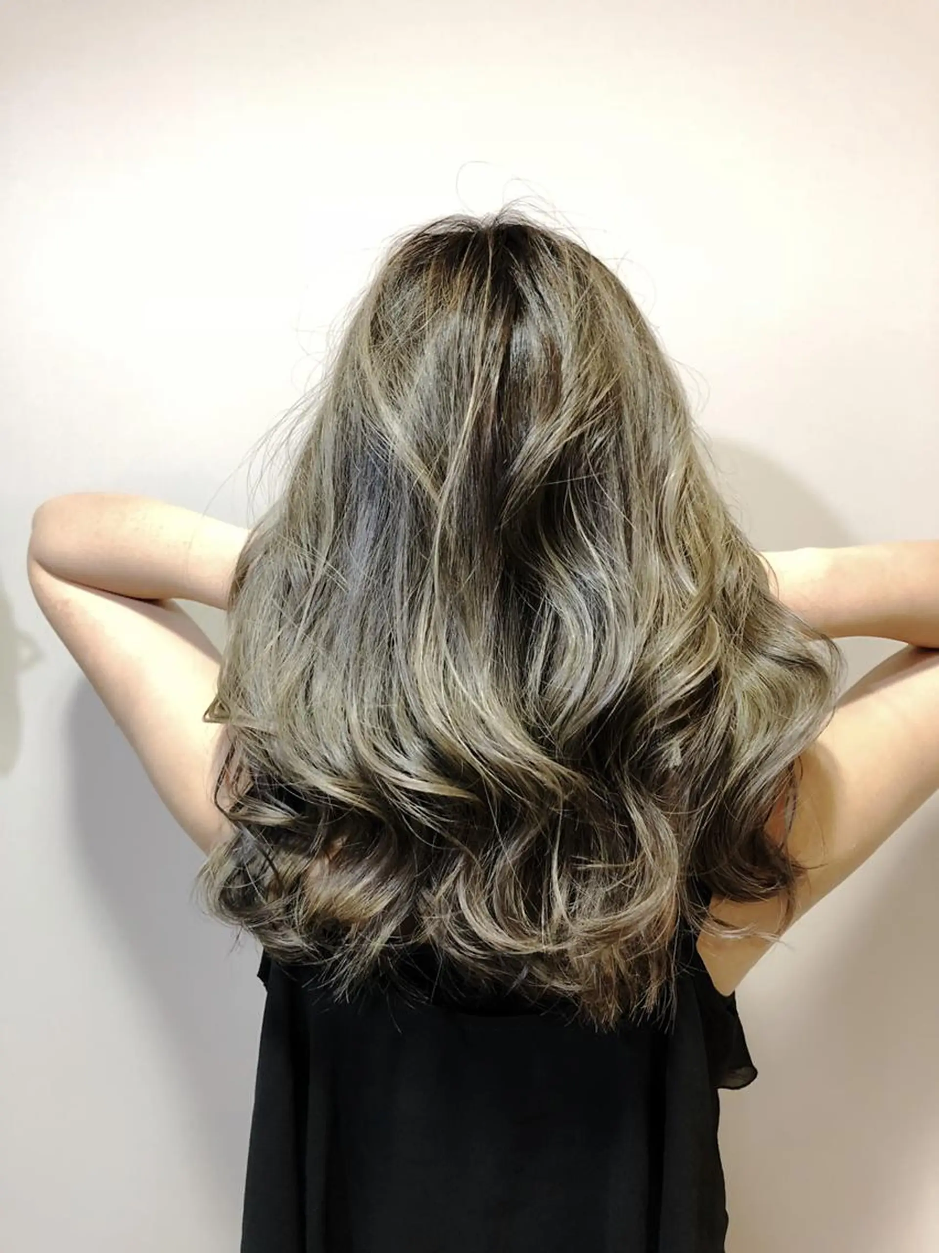 ロング カラー バレイヤージュ ブルーカラー ブルージュ グラデーションカラー ハイライトカラー 小顔カット✨ 村上宏樹のヘアスタイル