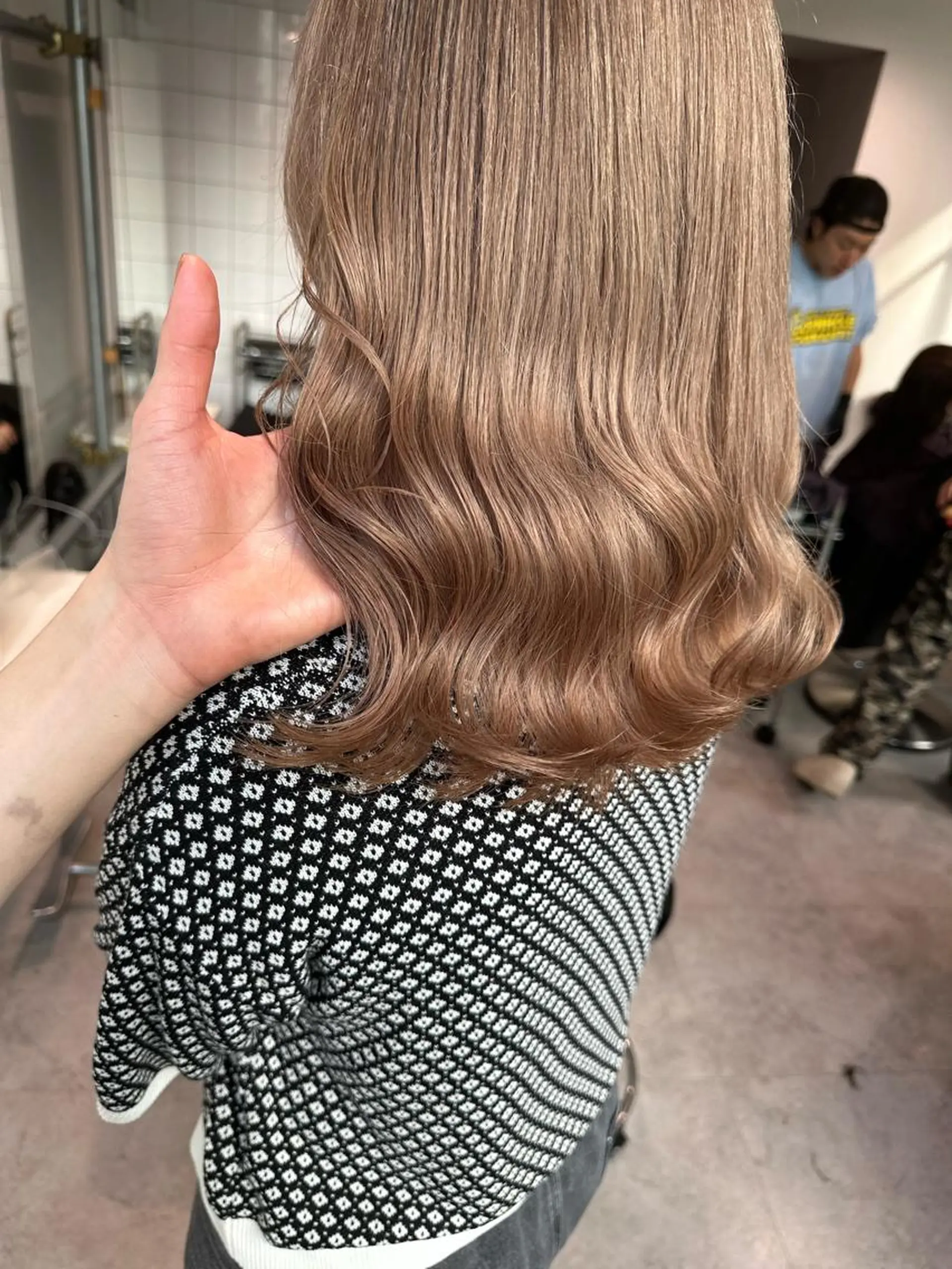 ミディアム カラー ベージュカラー ブリーチ ミルクティーベージュ くすみミルクティー/ ブラウン🪡TOWAのヘアスタイル