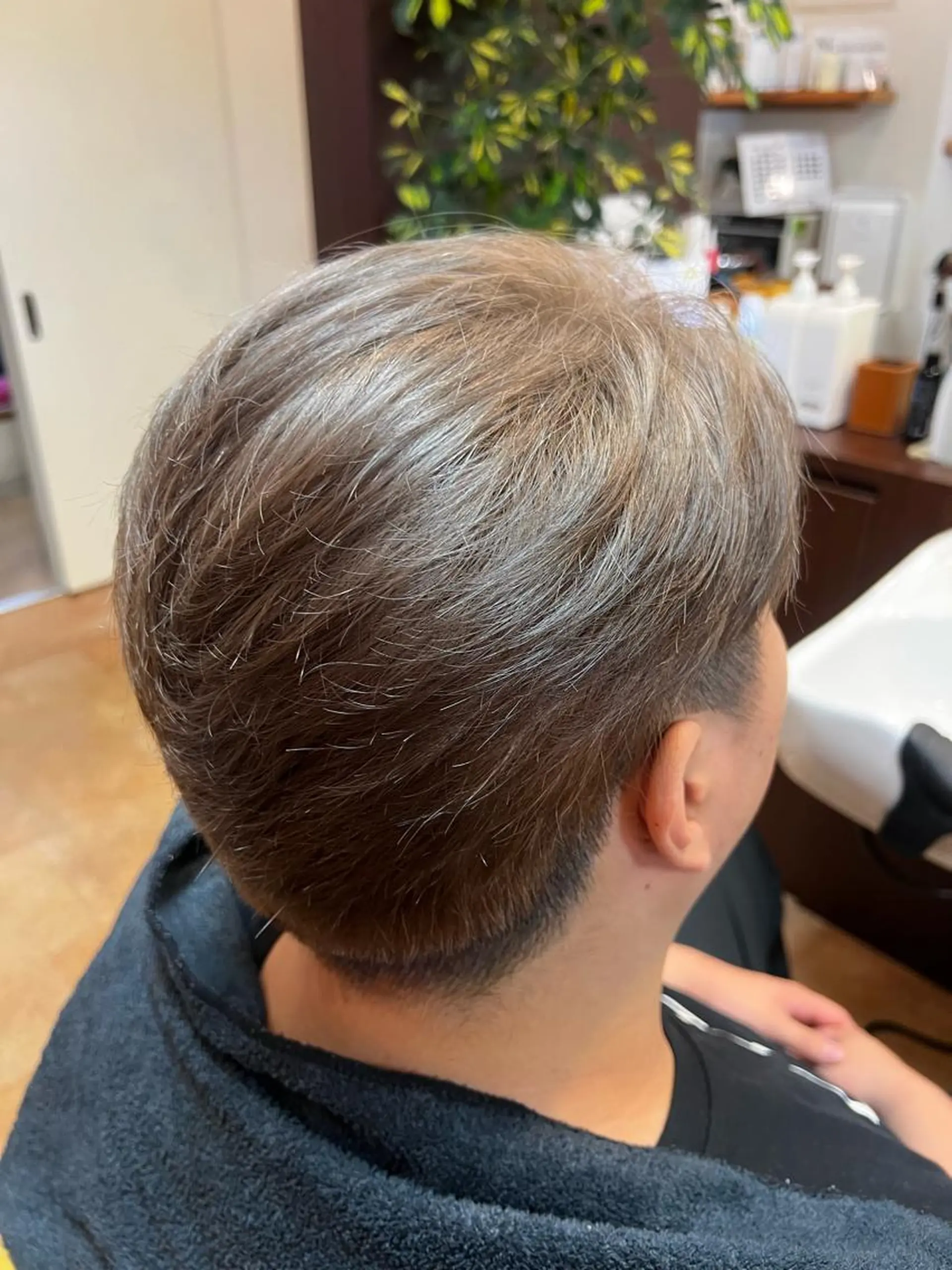 ショート カラー ヘアアレンジ メンズ メンズブリーチ メンズハイトーン ベージュカラー ブリーチ ブラウンカラー ヘアカラー トリートメント hair  bh.maara所属・bh.maara デザイン／ハイトーンのヘアスタイル