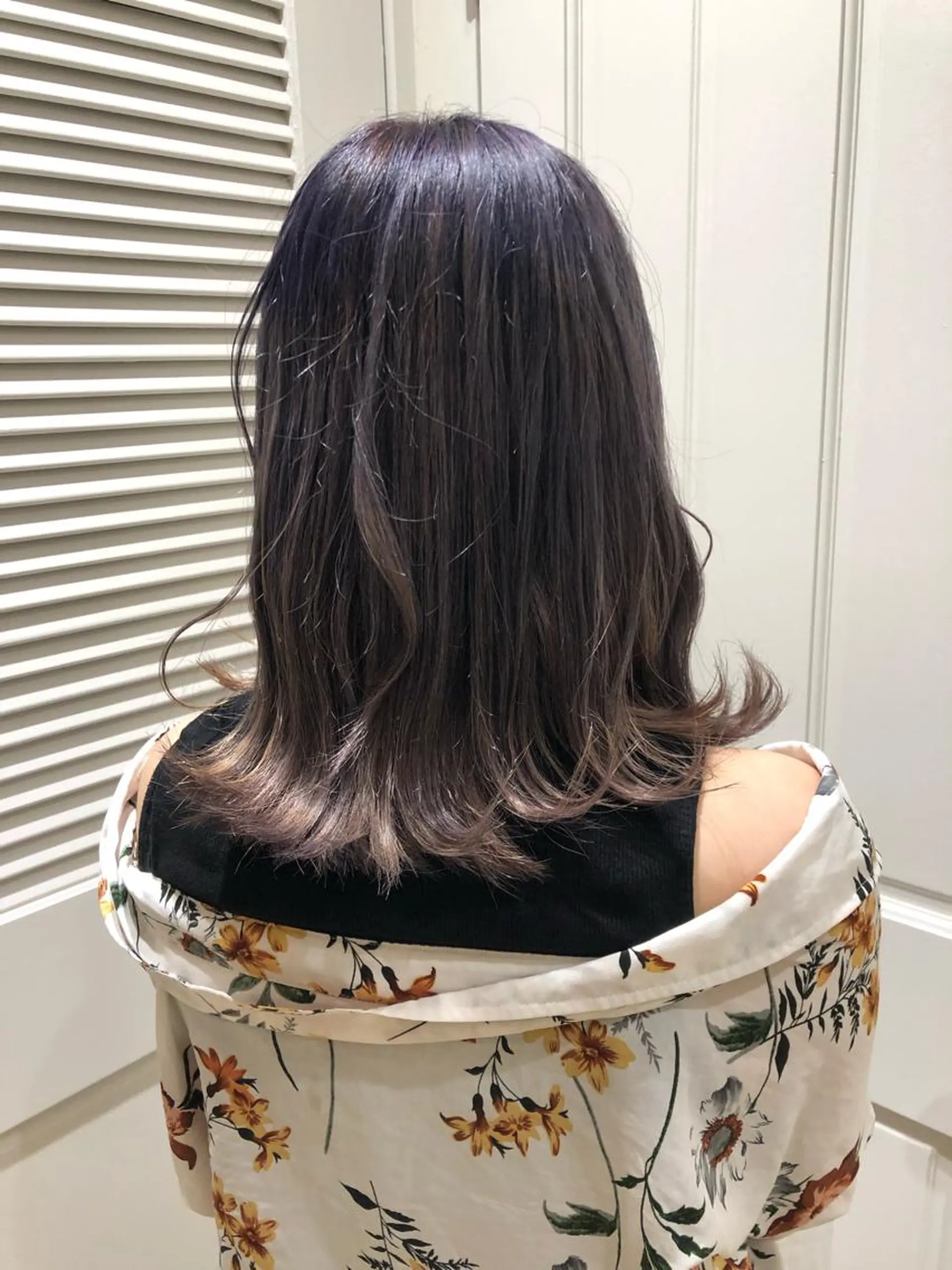 ミディアム ラベンダーベージュ ヘアカラー kawabe maikoのヘアスタイル