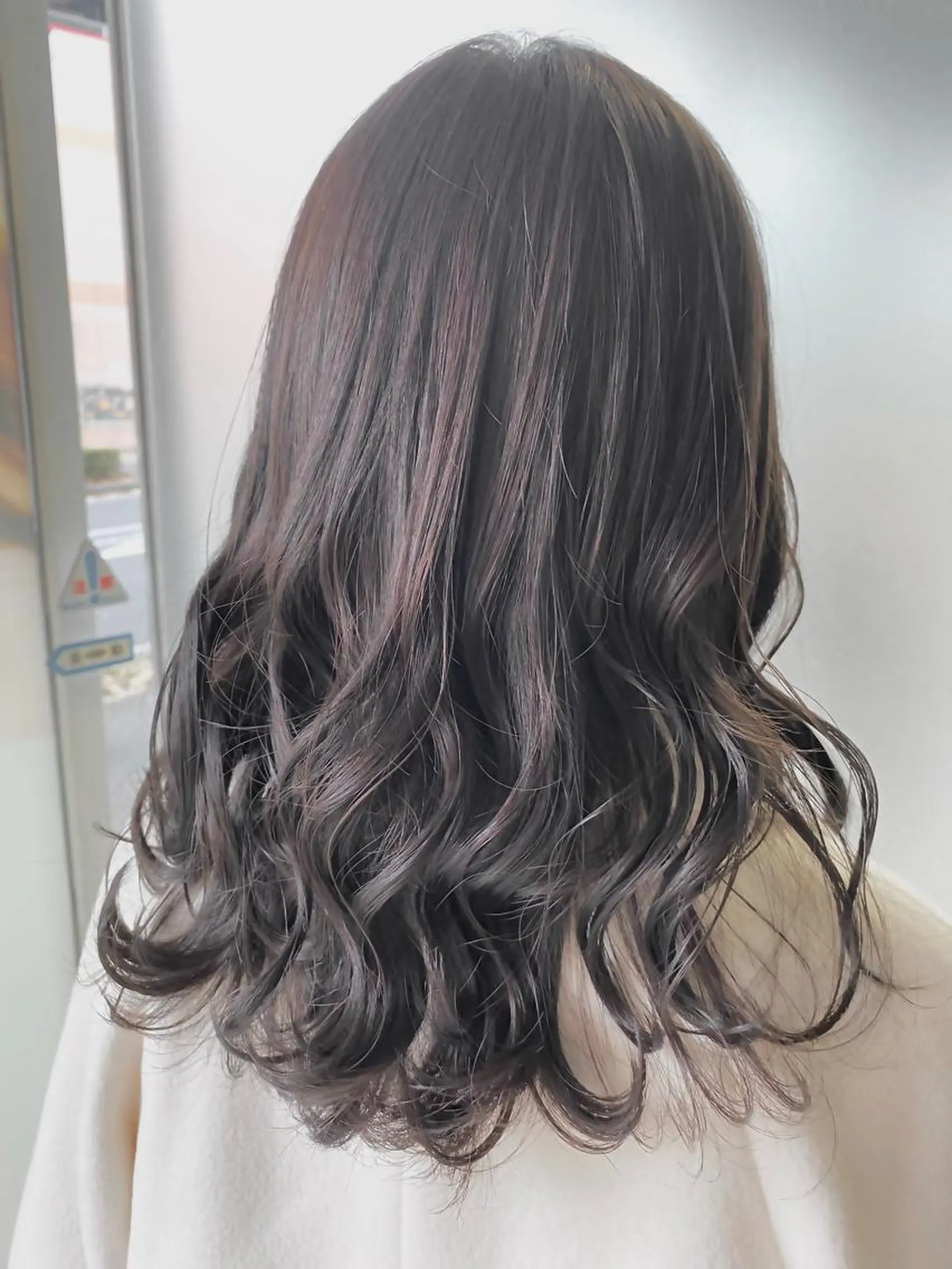セミロング ヘアカラー ‎‪🩰 艶髪美髪 shiori🫧のヘアスタイル