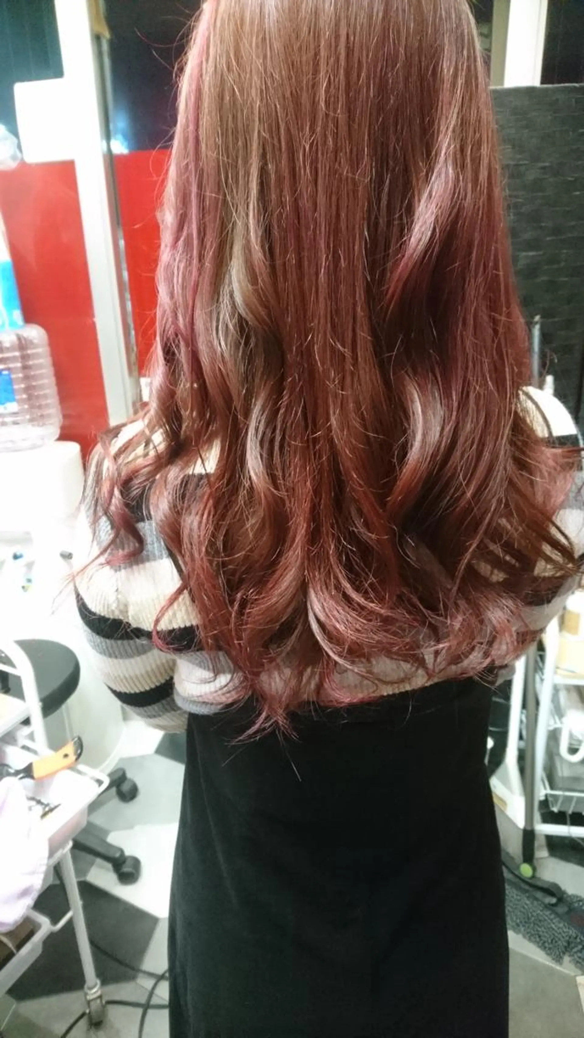 ロング カラー ピンクカラー 横山 千春のヘアスタイル