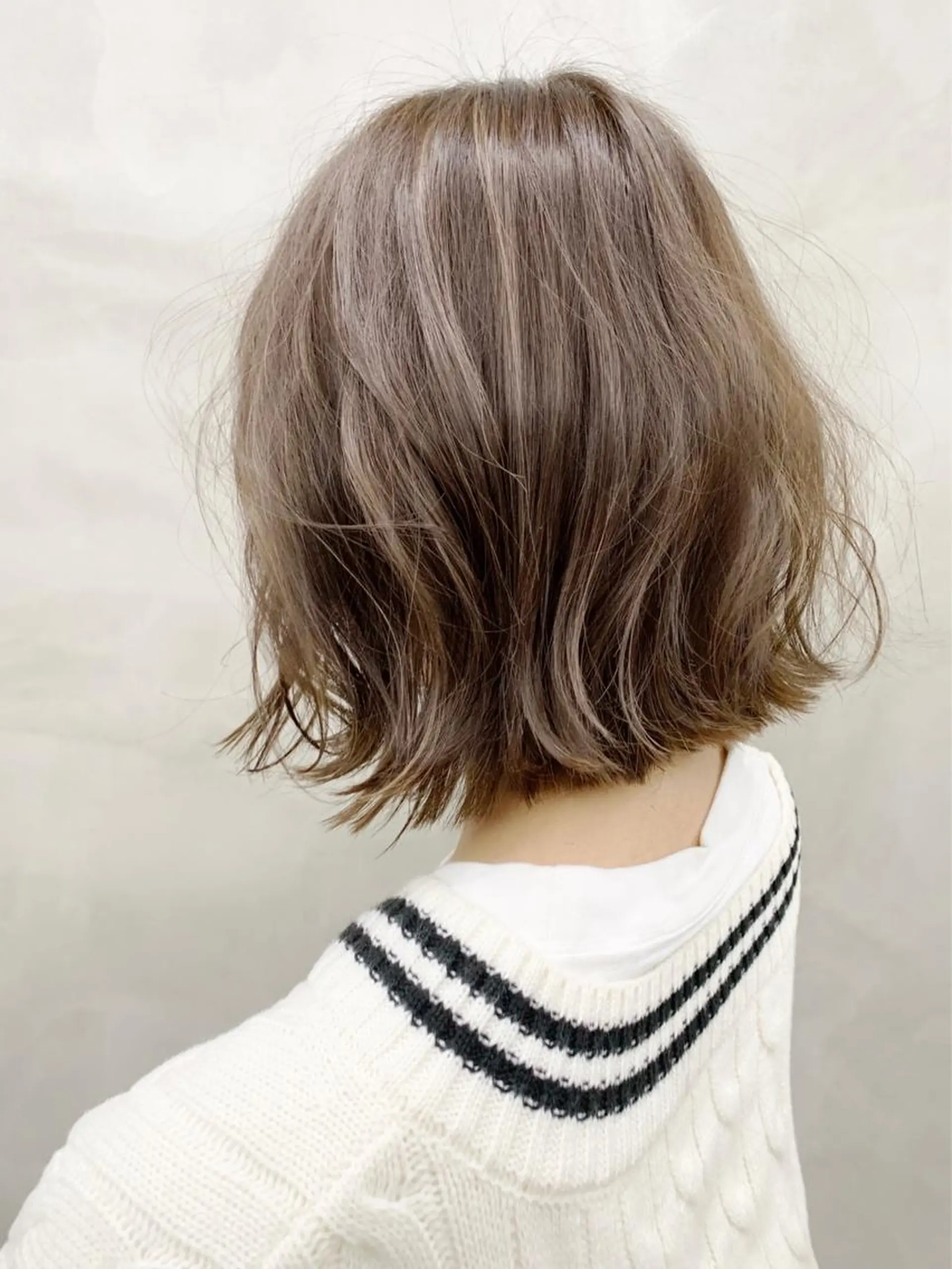 カラー 切りっぱなしボブ グレージュ ハイライトカラー ボブ SEED&beauty byFLAT所属・ヘッドスパ (女性限定)🍋モエのヘアスタイル