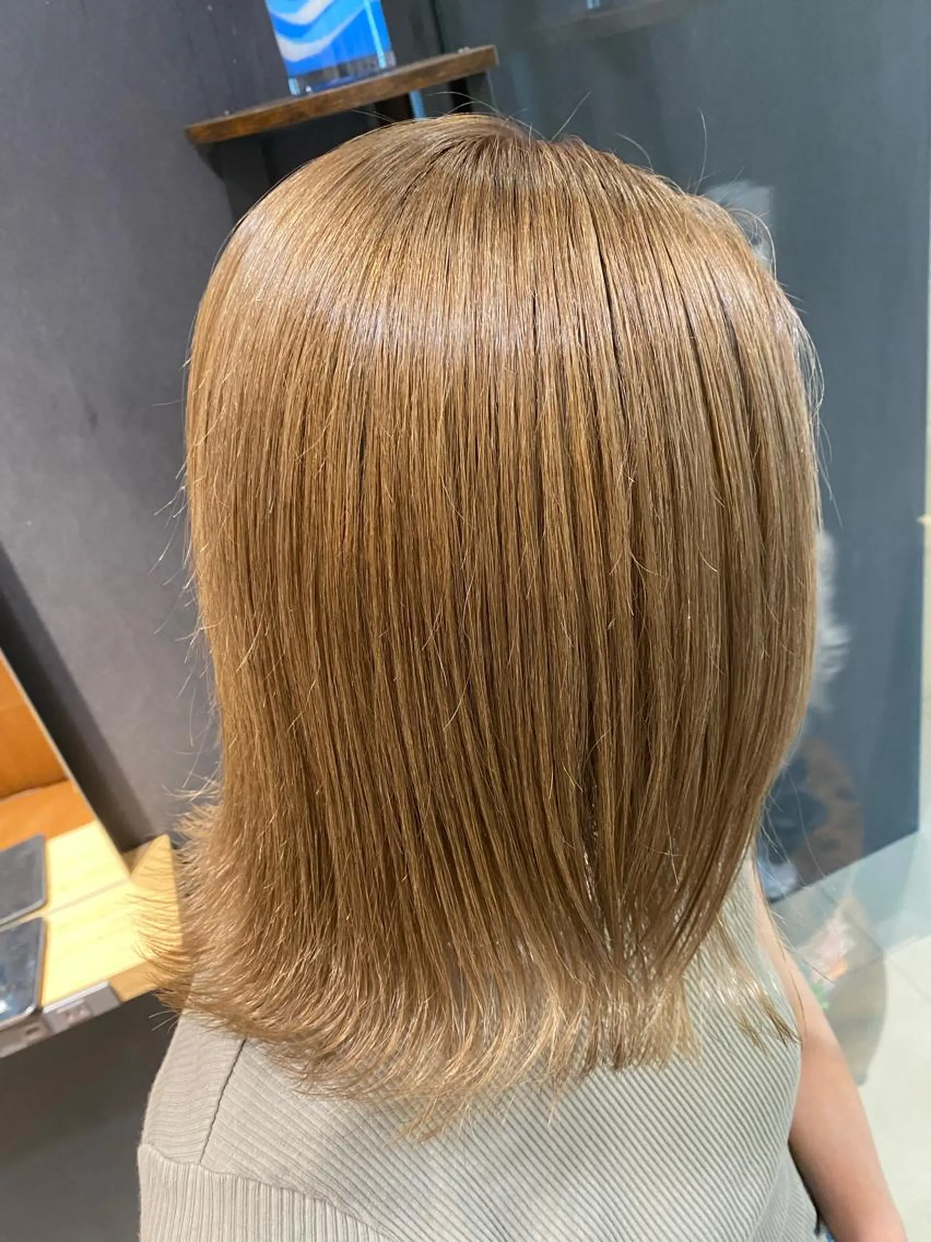 ミディアム カラー ベージュカラー ブリーチ 透明感カラー ハイトーンカラー ミルクティーベージュ ヘアカラー トリートメント 田中 アキオのヘアスタイル