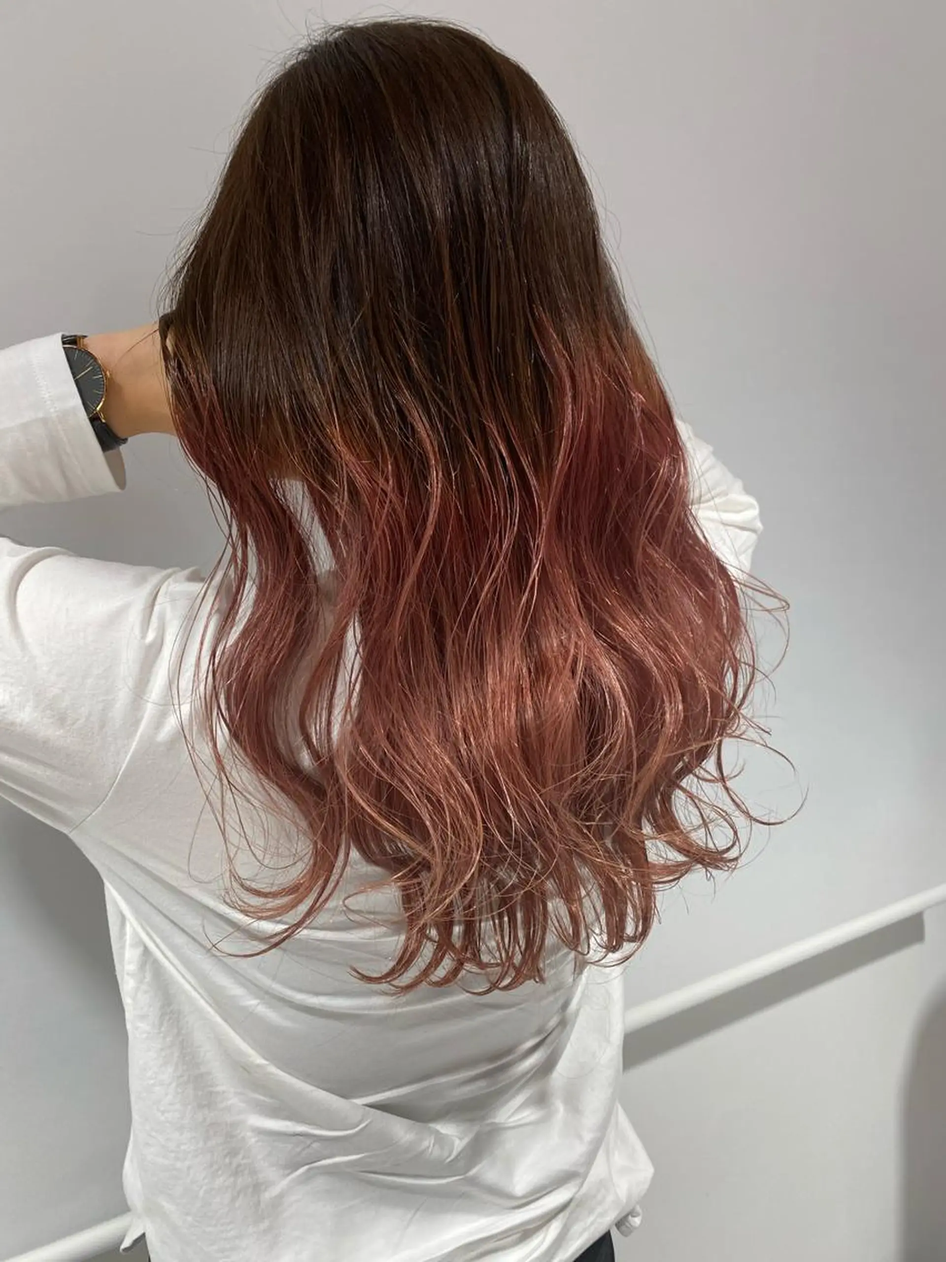 ロング カラー グラデーションカラー ピンクカラー 遠藤 愛莉のヘアスタイル