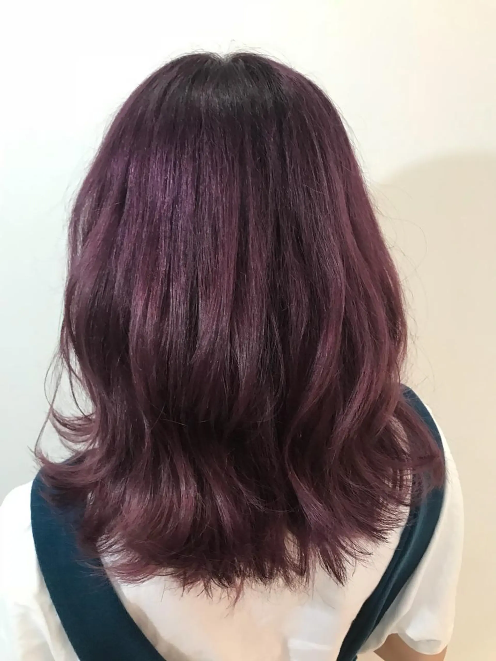 ミディアム カラー レッドカラー トリートメント AILEE所属・ウルフカット レイヤーカット上柿のヘアスタイル