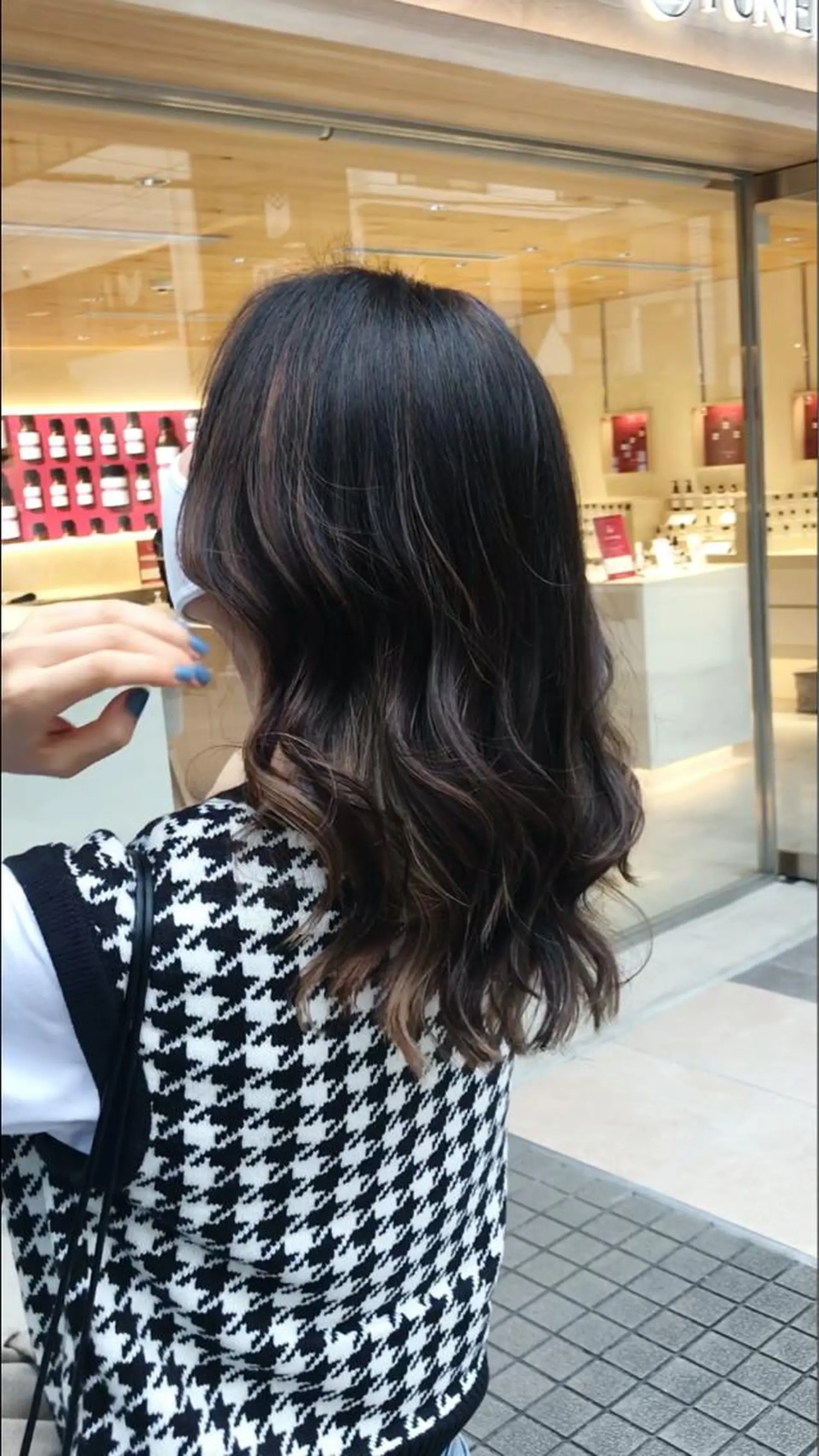 セミロング カラー BEBE所属・ブリーチなし 透明感カラーKANAのヘアスタイル