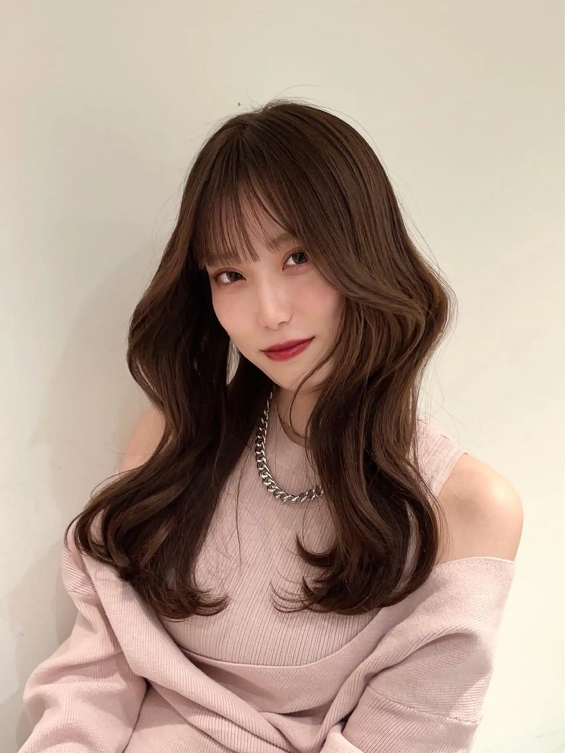 ミディアム くびれヘア かきあげバング 似合わせカット 小顔カット ワンホンヘア カット ヘアカラー トリートメント ボブパーマ ウルフパーマのヘアスタイル