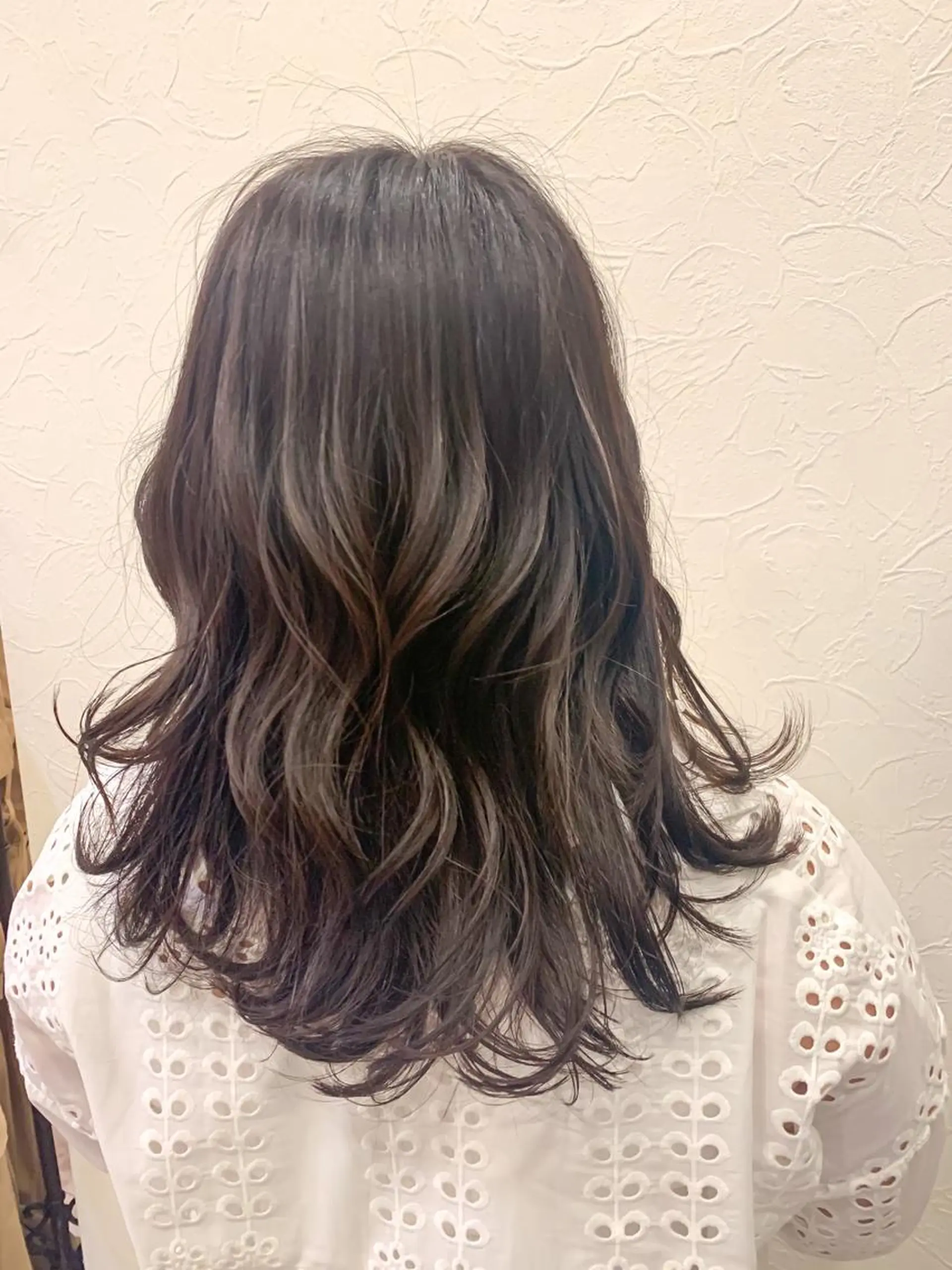 ミディアム パーマ 飯塚 沙衣のヘアスタイル