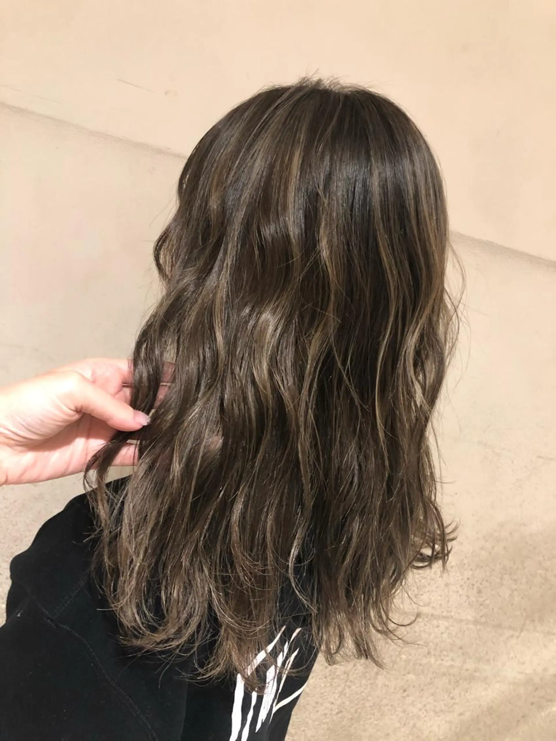 セミロング カラー ベージュカラー 透明感カラー ハイライトカラー ハイライト カット ヘアカラー Homey Kyoto所属・吉村 絢乃のヘアスタイル