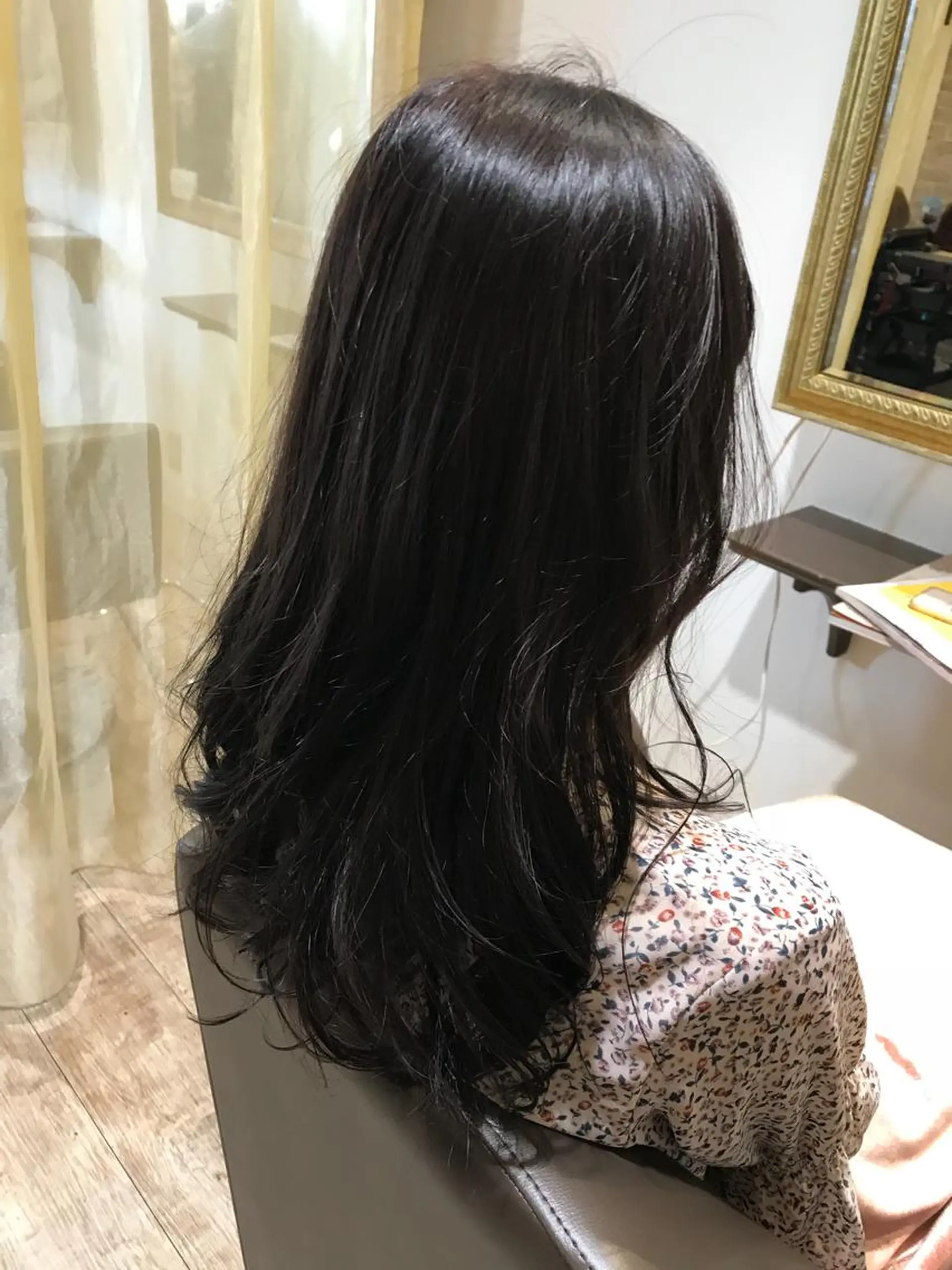 ロング カラー グレージュ ラベンダーカラー ラベンダーグレージュ ラベンダーグレー 伊藤 康乃のヘアスタイル