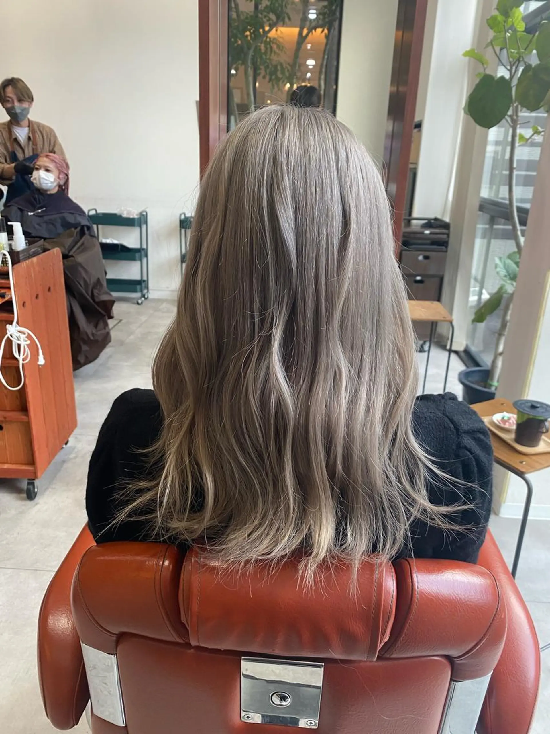 ロング カラー シルバー ⭐️カラー特化⭐️ 安達佑紀のヘアスタイル