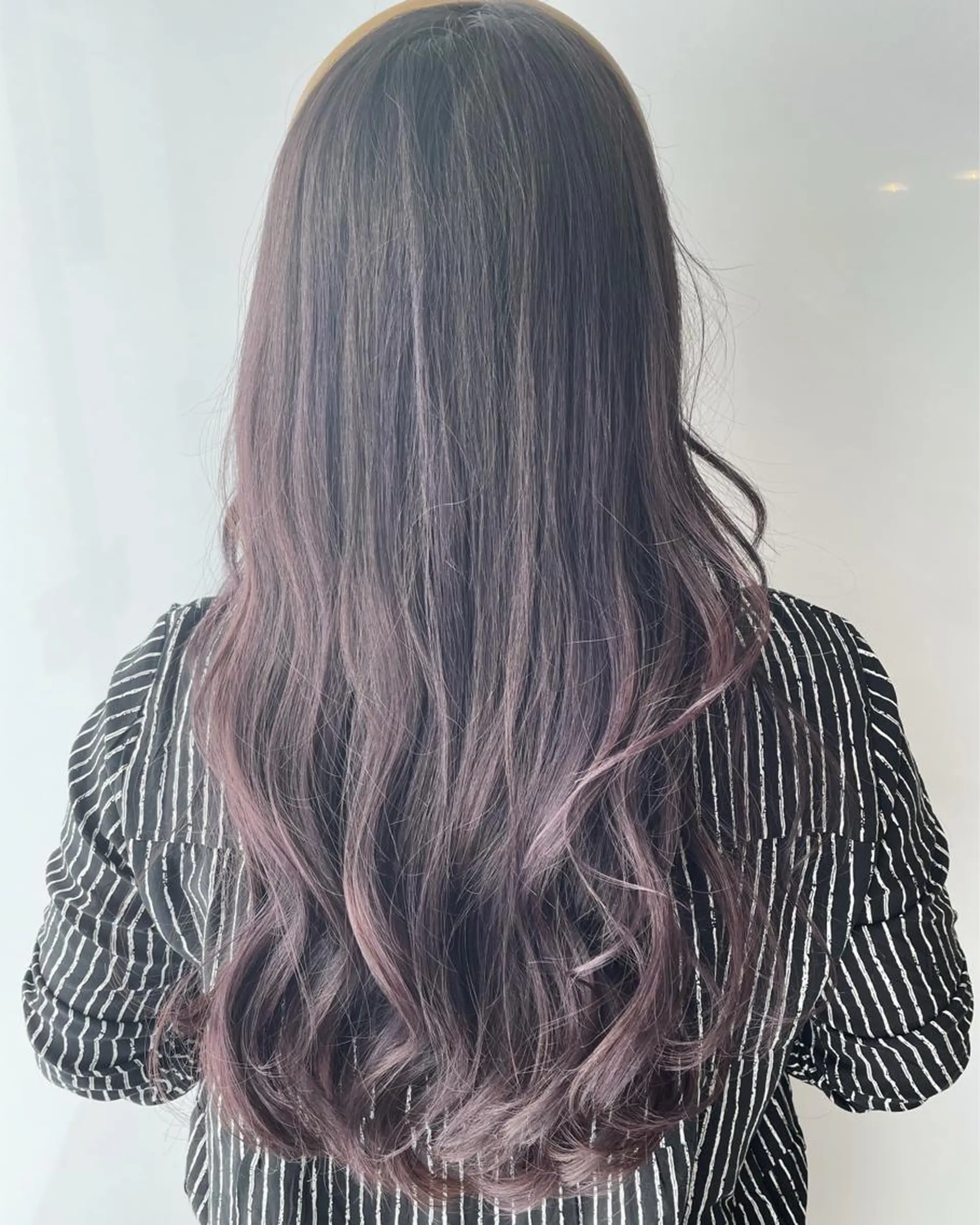 ロング カラー ハイライトカラー ラベンダーカラー ハイライト grace by afloat所属・メンズ特化美容師 AOI🎈🧸のヘアスタイル