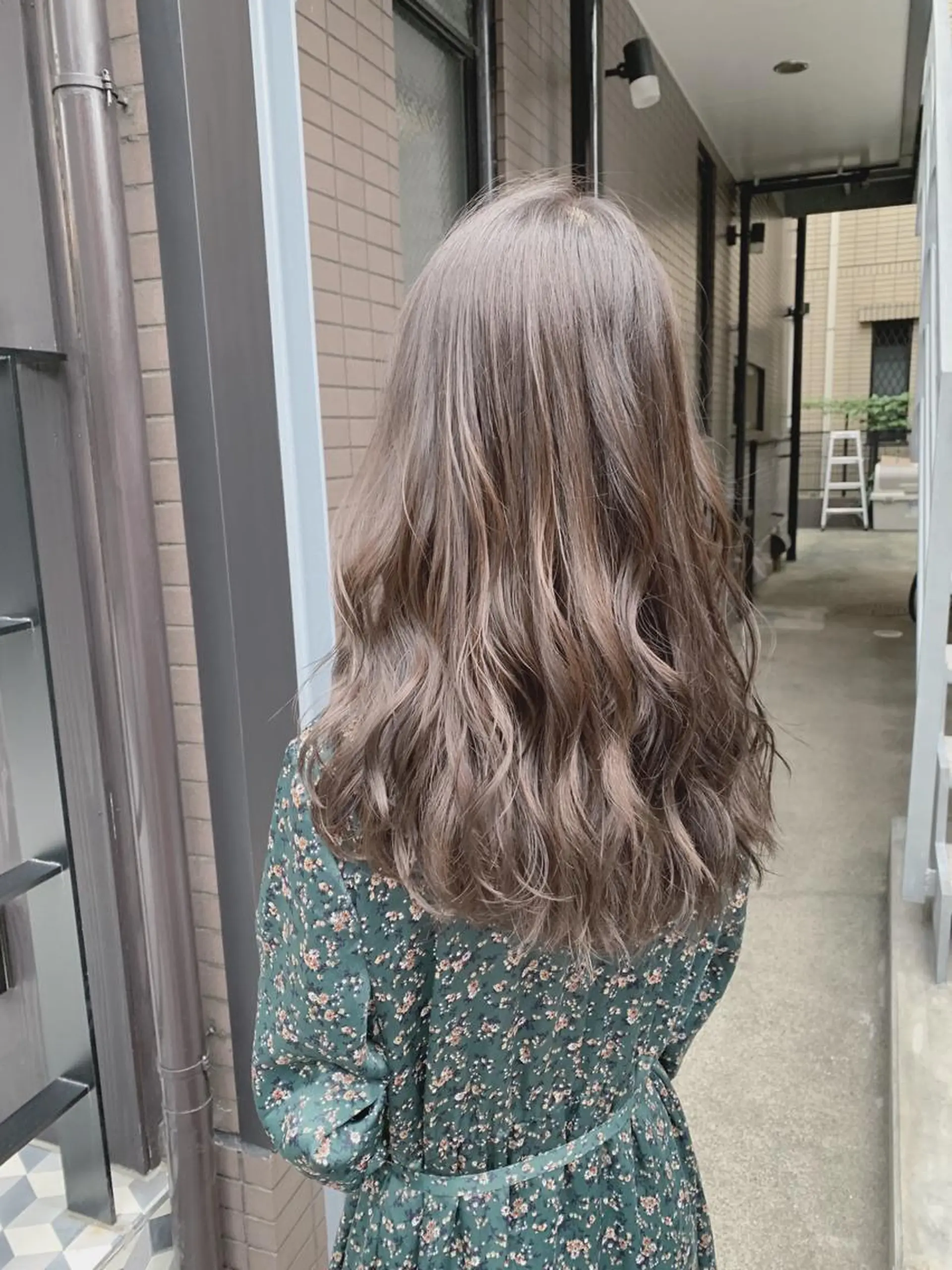 セミロング カラー グレージュ ハイライトカラー ハイライト DUMBO所属・【完全マンツー 恵比寿】佐藤 翔のヘアスタイル