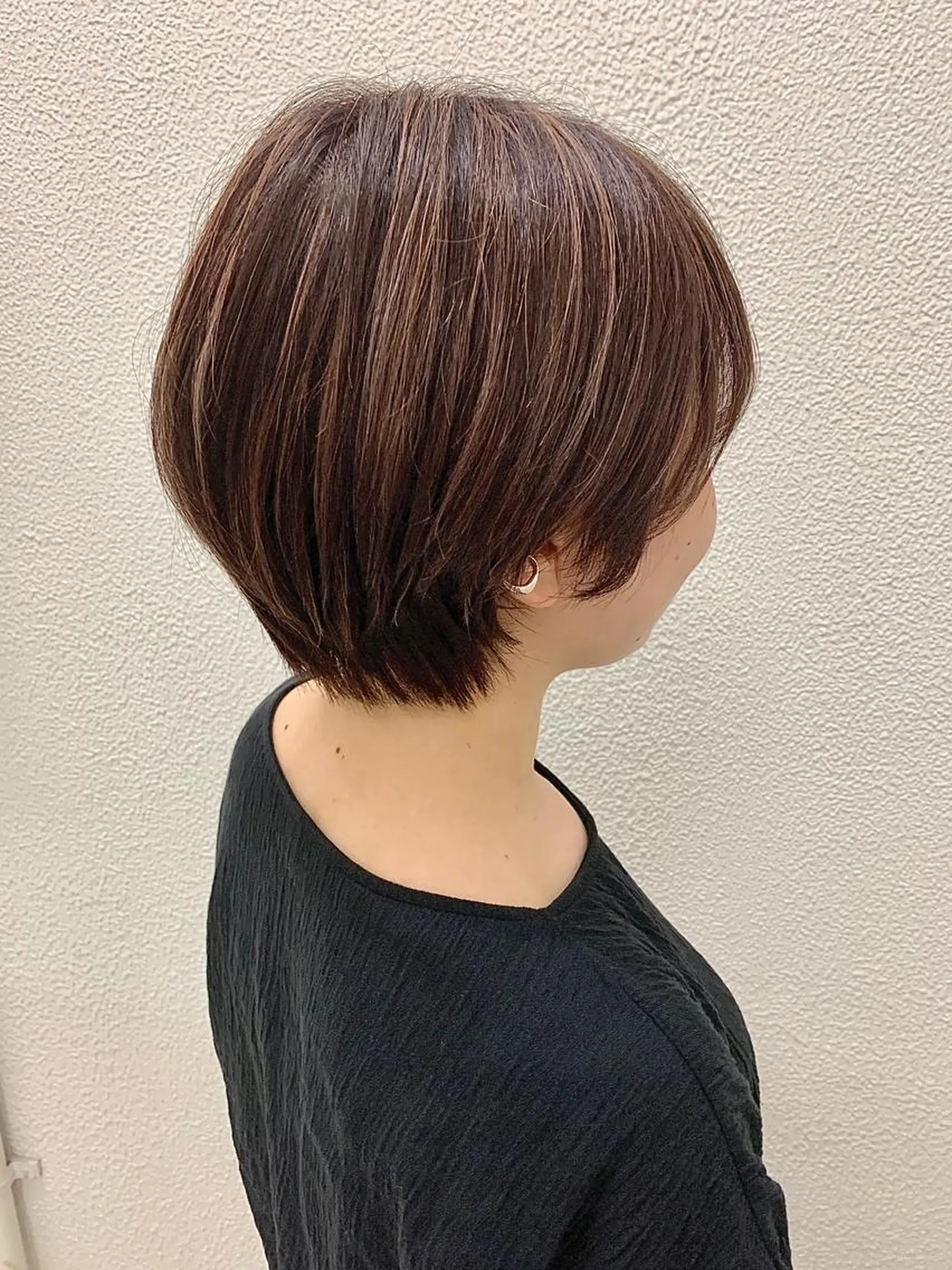 ショート カラー 小泉 葵のヘアスタイル