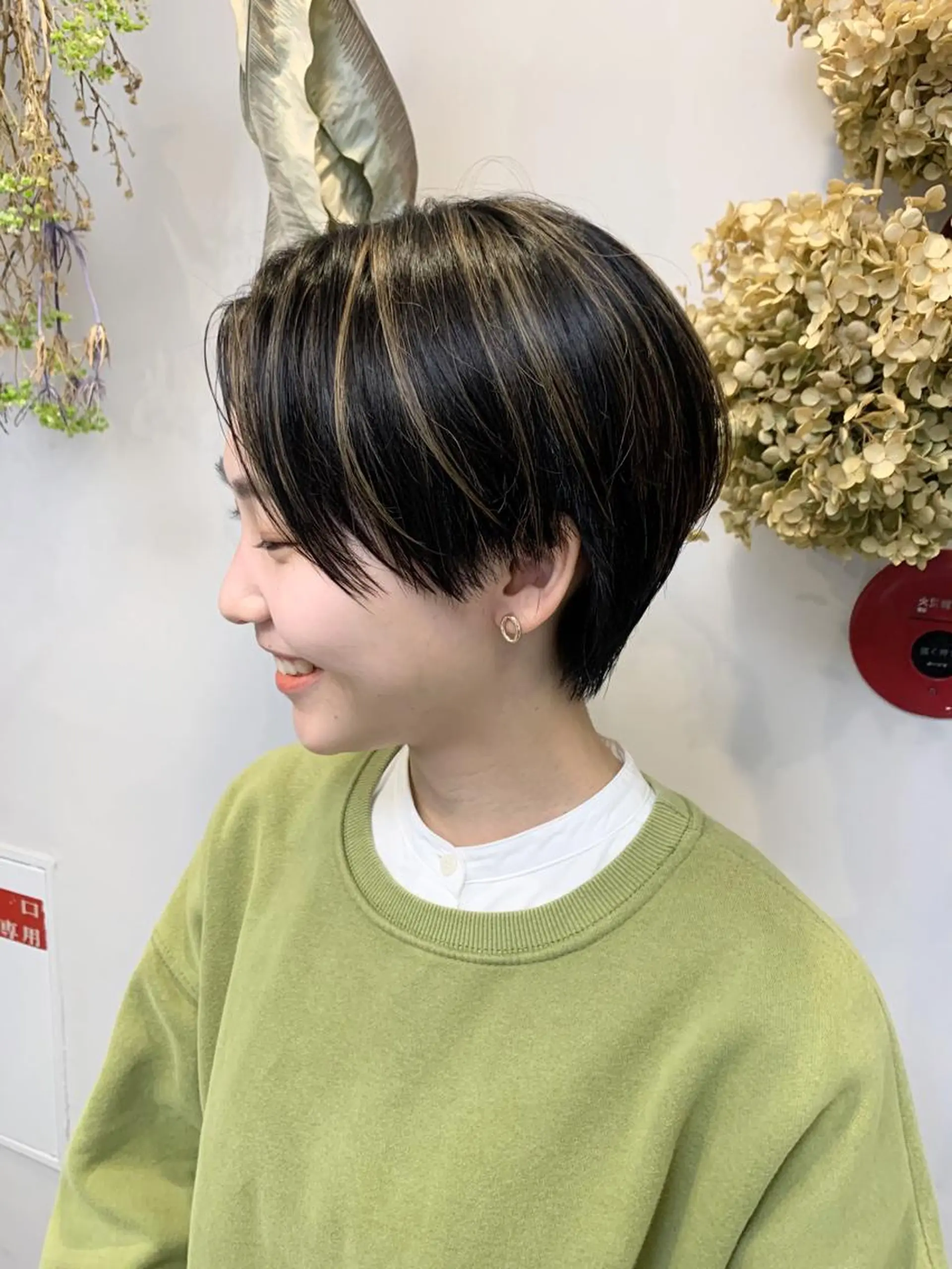 ショート ハンサムショート ハイライト ショートヘア レイヤー×縮毛矯正 深見 拓のヘアスタイル