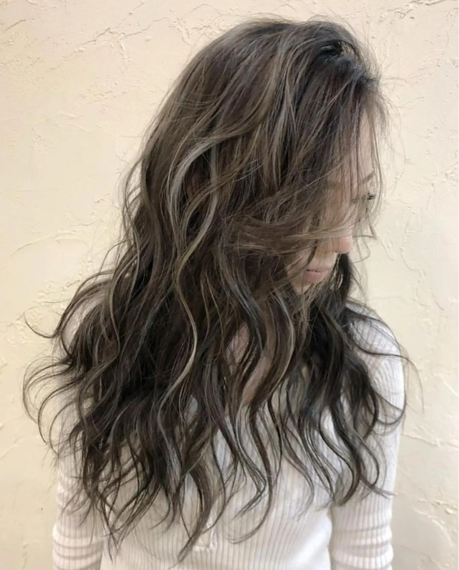 ロング カラー カット ヘアカラー 韓国レイヤー外国人風 透明感カラー髪質改善のヘアスタイル