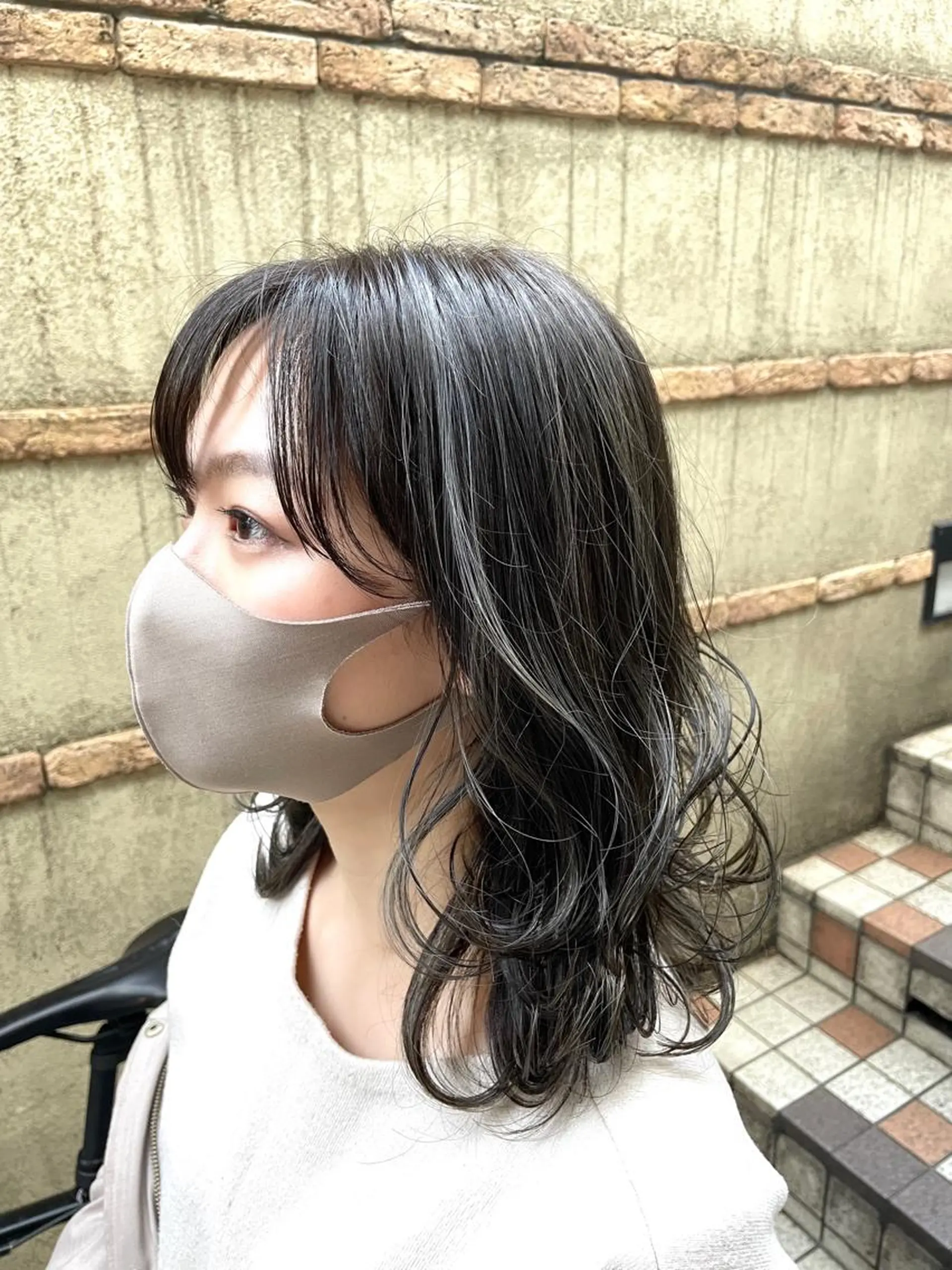 ミディアム カラー パーマ カット ヘアカラー トリートメント BEBE所属・ブリーチなし 透明感カラーKANAのヘアスタイル