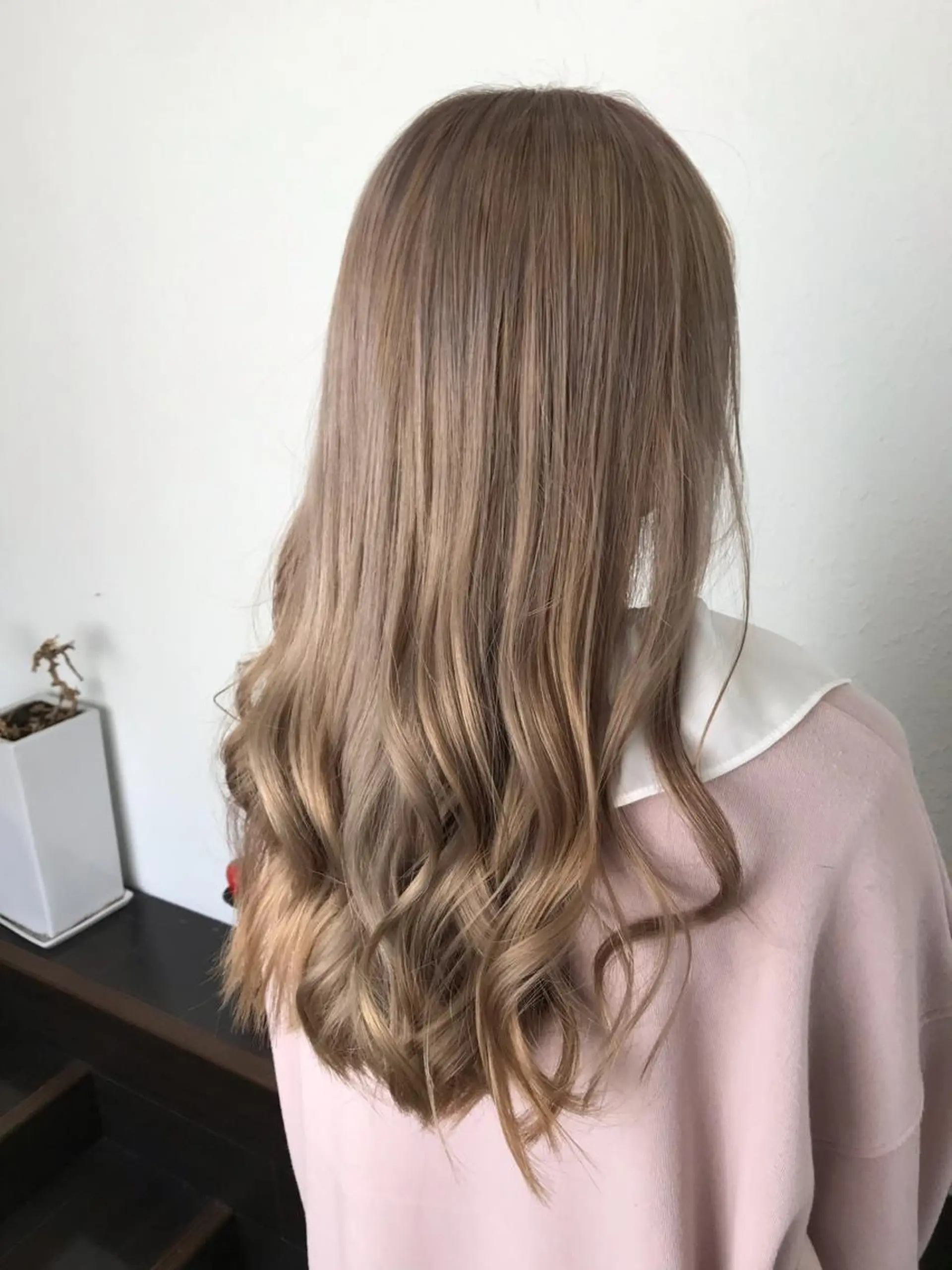 ロング カラー アッシュ アッシュブラウン ベージュカラー 黒髪 ブラウンカラー 小久保 淳平のヘアスタイル