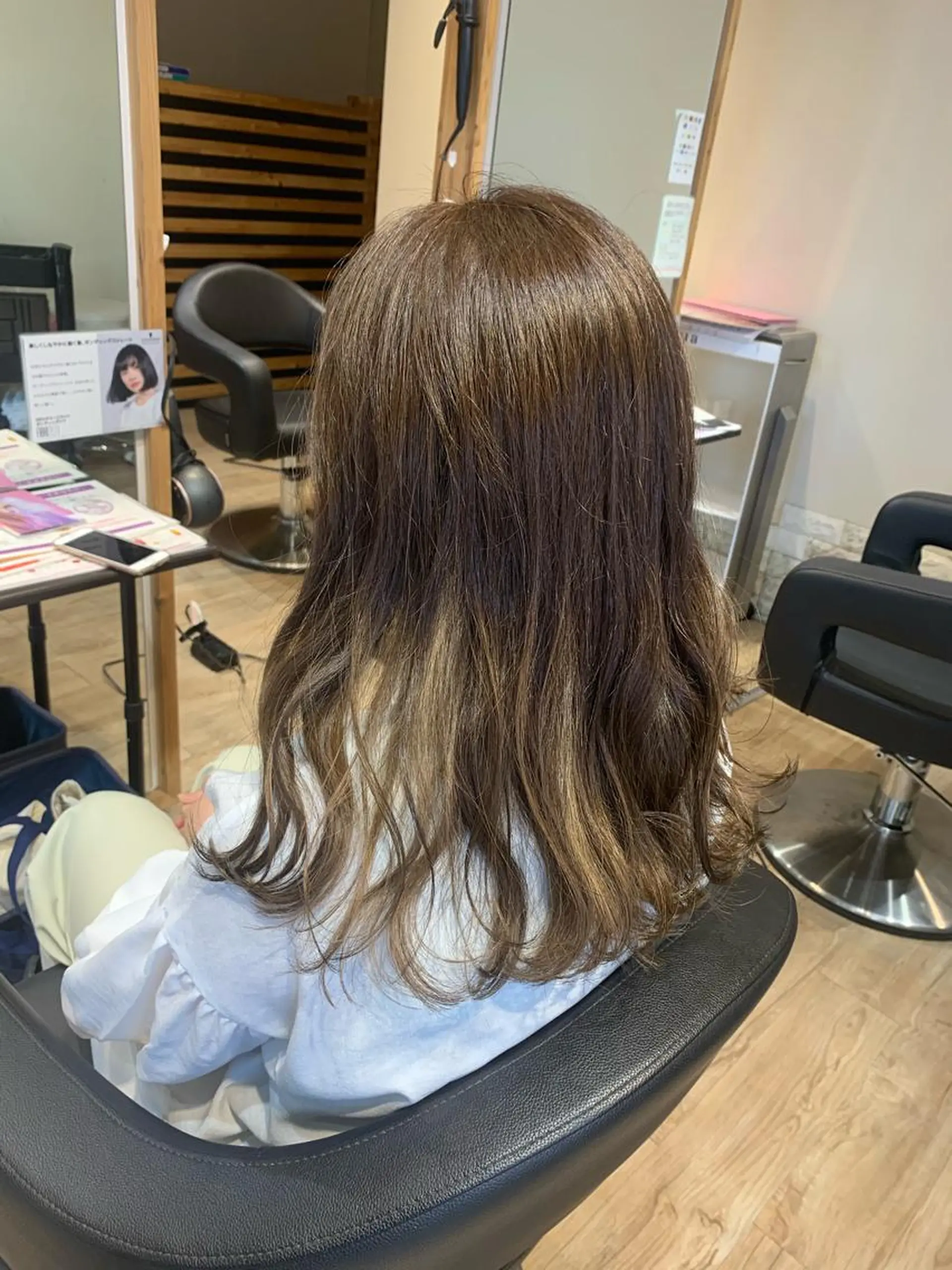 セミロング カラー ベージュカラー ヘアカラー 大久保 隆蔵のヘアスタイル