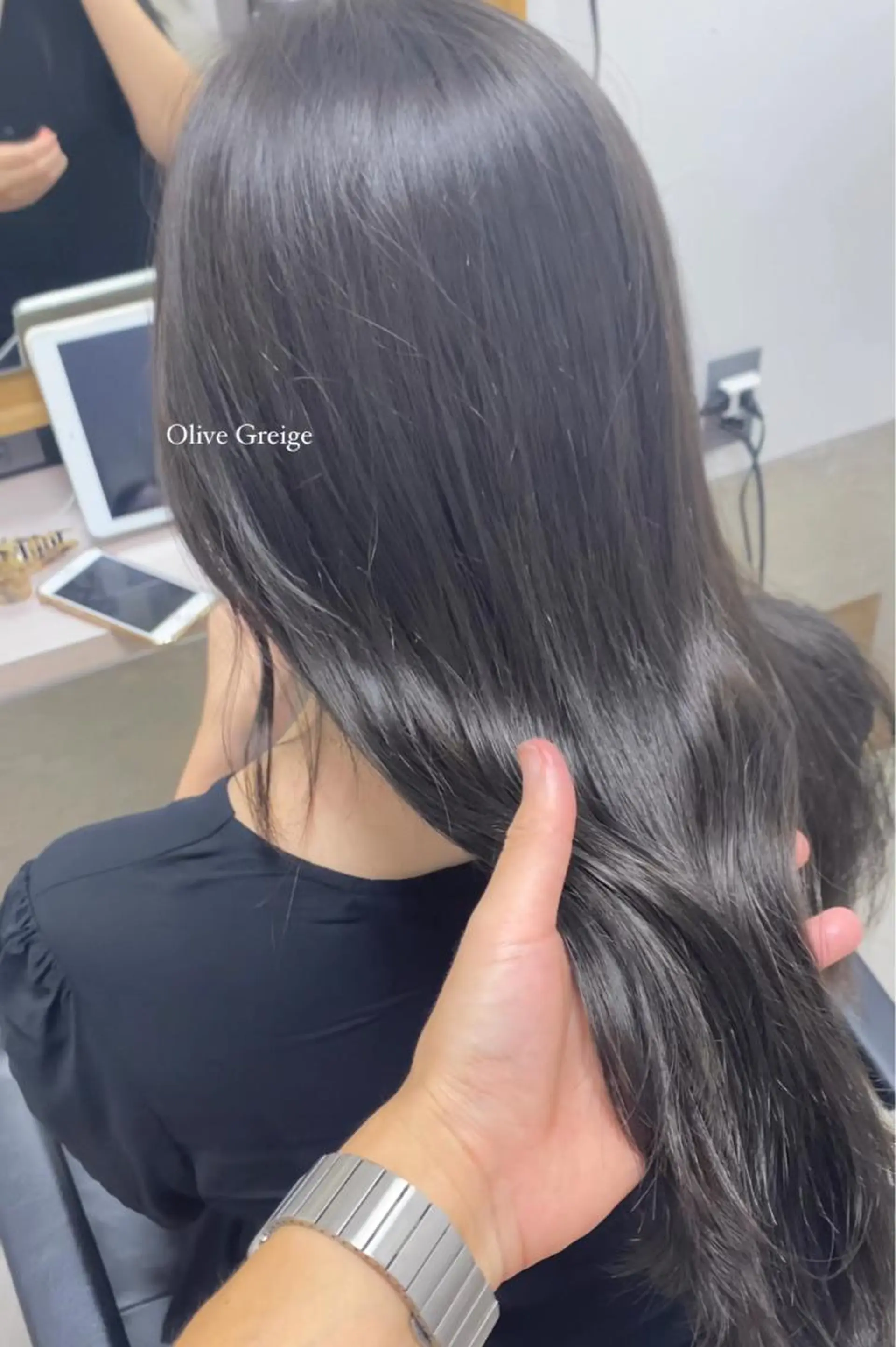 セミロング カラー THE DAY所属・AKI HASHIMOTOのヘアスタイル